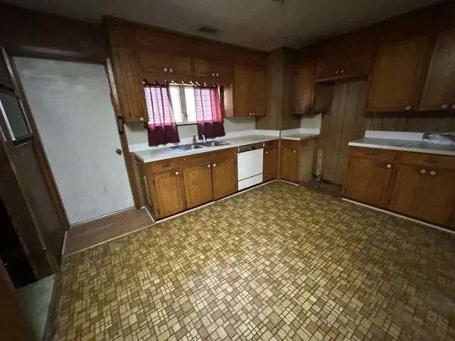 Single Family Residence For Sale in Nacogdoches County , 135 Community Road 503, Nacogdoches, Texas 75961, 3 Bedrooms, 2 Bathrooms, Garage spaces, 1,344 Sqft, built in 1944, Price $129,000, mls#21345962, Real Estate Agent in Nacogdoches, Homes For Sale in Nacogdoches county, Homes For Sale in Nacogdoches, Realtor in Nacogdoches Texas, Real Estate Brokerage Independent Realty Texas, Luminita Cordes Realtor