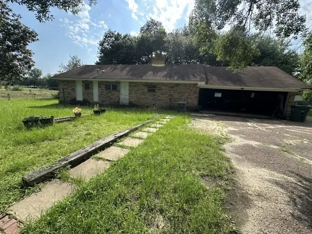 Single Family Residence For Sale in Nacogdoches County , 135 Community Road 503, Nacogdoches, Texas 75961, 3 Bedrooms, 2 Bathrooms, Garage spaces, 1,344 Sqft, built in 1944, Price $129,000, mls#21345962, Real Estate Agent in Nacogdoches, Homes For Sale in Nacogdoches county, Homes For Sale in Nacogdoches, Realtor in Nacogdoches Texas, Real Estate Brokerage Independent Realty Texas, Luminita Cordes Realtor