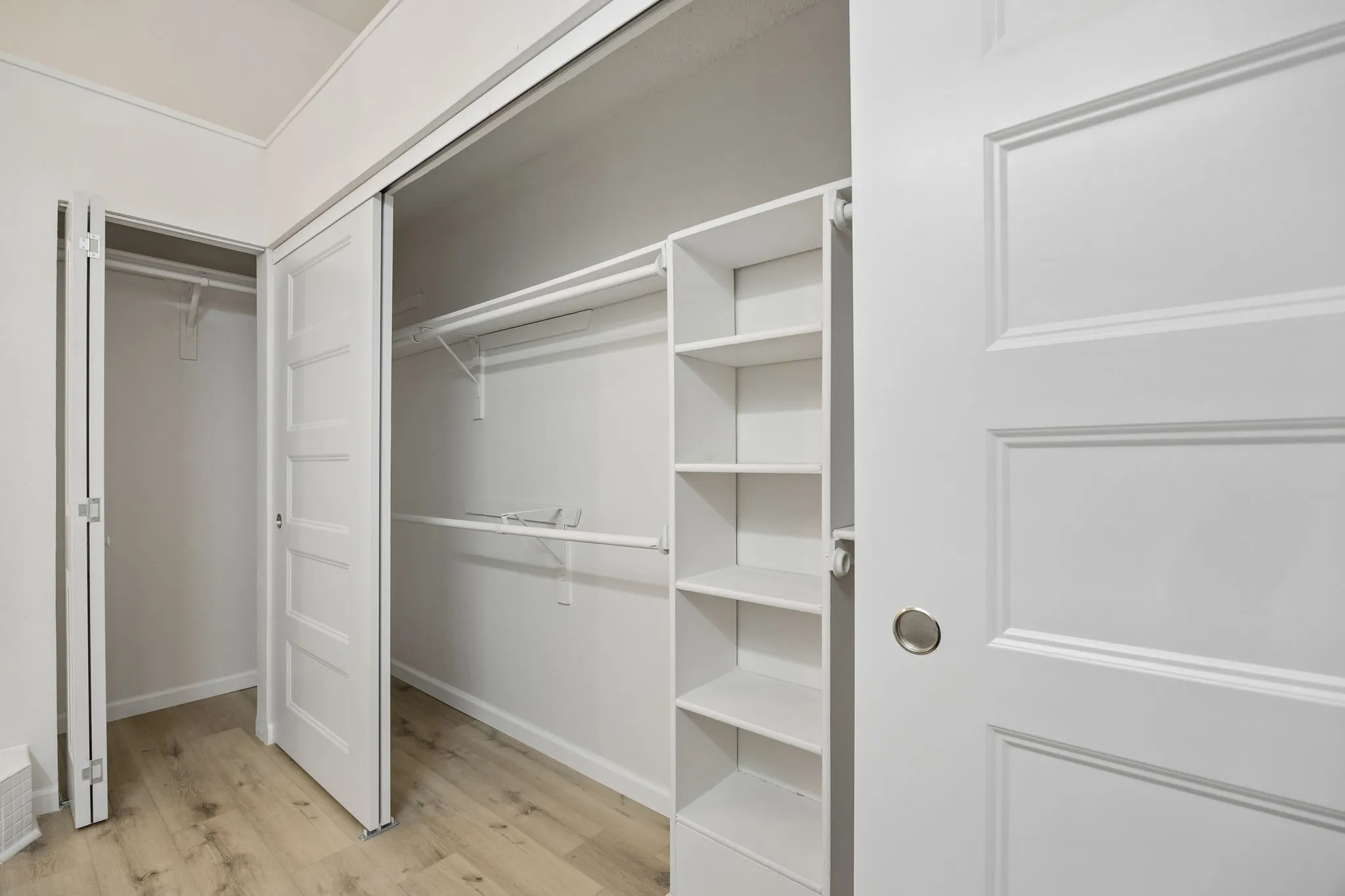 Condominium For Sale in Dallas County , 821 Dublin Drive 175, Richardson, Texas 75080, 2 Bedroom, 2 Bathroom, Garage spaces, 1,061 Sqft, built in 1981, mls#21342425, Real Estate Agent in Richardson, Homes For Sale in Dallas county, Homes For Sale in Richardson, Realtor in Richardson Texas, Real Estate Brokerage Independent Realty Texas, Luminita Cordes Realtor