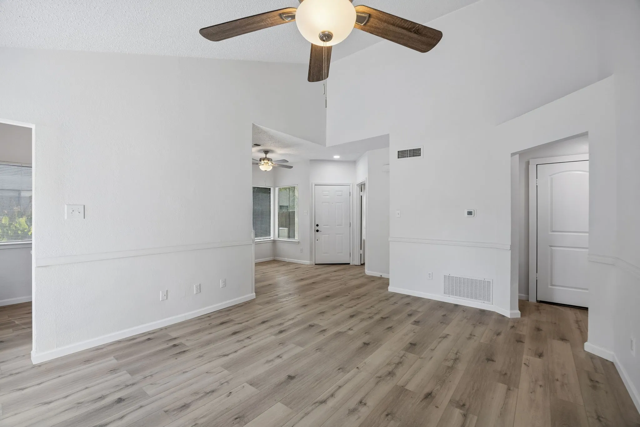 Condominium For Sale in Dallas County , 821 Dublin Drive 175, Richardson, Texas 75080, 2 Bedroom, 2 Bathroom, Garage spaces, 1,061 Sqft, built in 1981, mls#21342425, Real Estate Agent in Richardson, Homes For Sale in Dallas county, Homes For Sale in Richardson, Realtor in Richardson Texas, Real Estate Brokerage Independent Realty Texas, Luminita Cordes Realtor