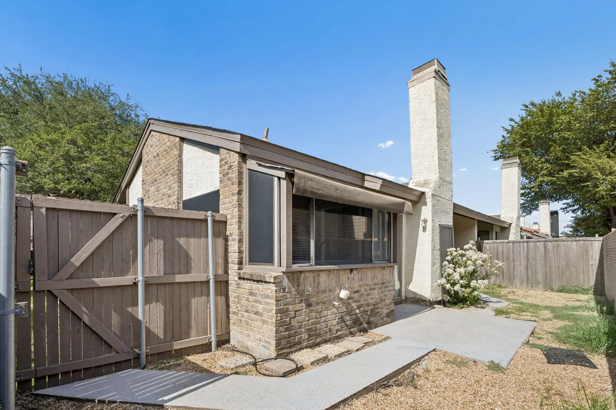 Condominium For Sale in Dallas County , 821 Dublin Drive 175, Richardson, Texas 75080, 2 Bedroom, 2 Bathroom, Garage spaces, 1,061 Sqft, built in 1981, mls#21342425, Real Estate Agent in Richardson, Homes For Sale in Dallas county, Homes For Sale in Richardson, Realtor in Richardson Texas, Real Estate Brokerage Independent Realty Texas, Luminita Cordes Realtor