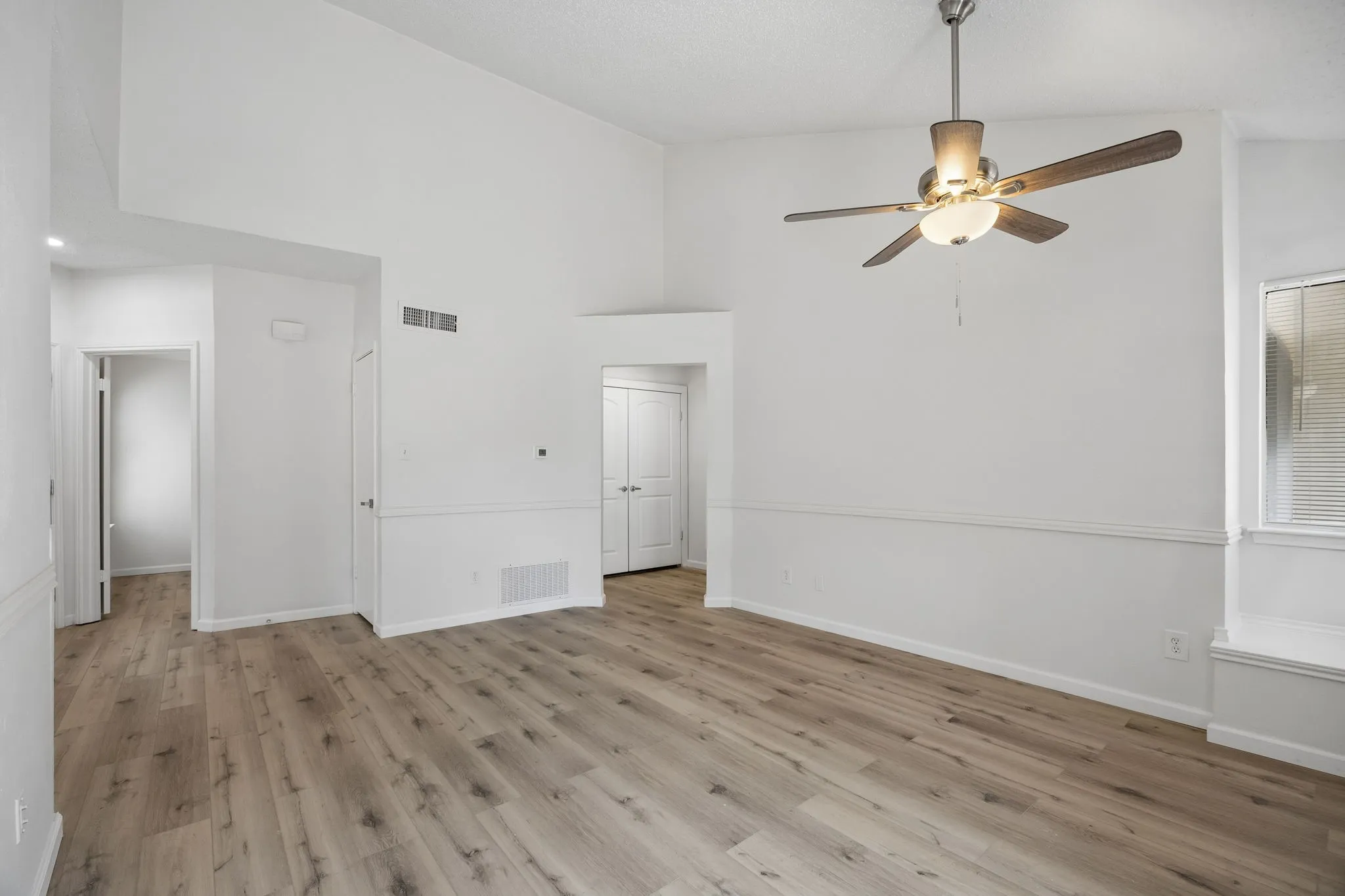 Condominium For Sale in Dallas County , 821 Dublin Drive 175, Richardson, Texas 75080, 2 Bedroom, 2 Bathroom, Garage spaces, 1,061 Sqft, built in 1981, mls#21342425, Real Estate Agent in Richardson, Homes For Sale in Dallas county, Homes For Sale in Richardson, Realtor in Richardson Texas, Real Estate Brokerage Independent Realty Texas, Luminita Cordes Realtor