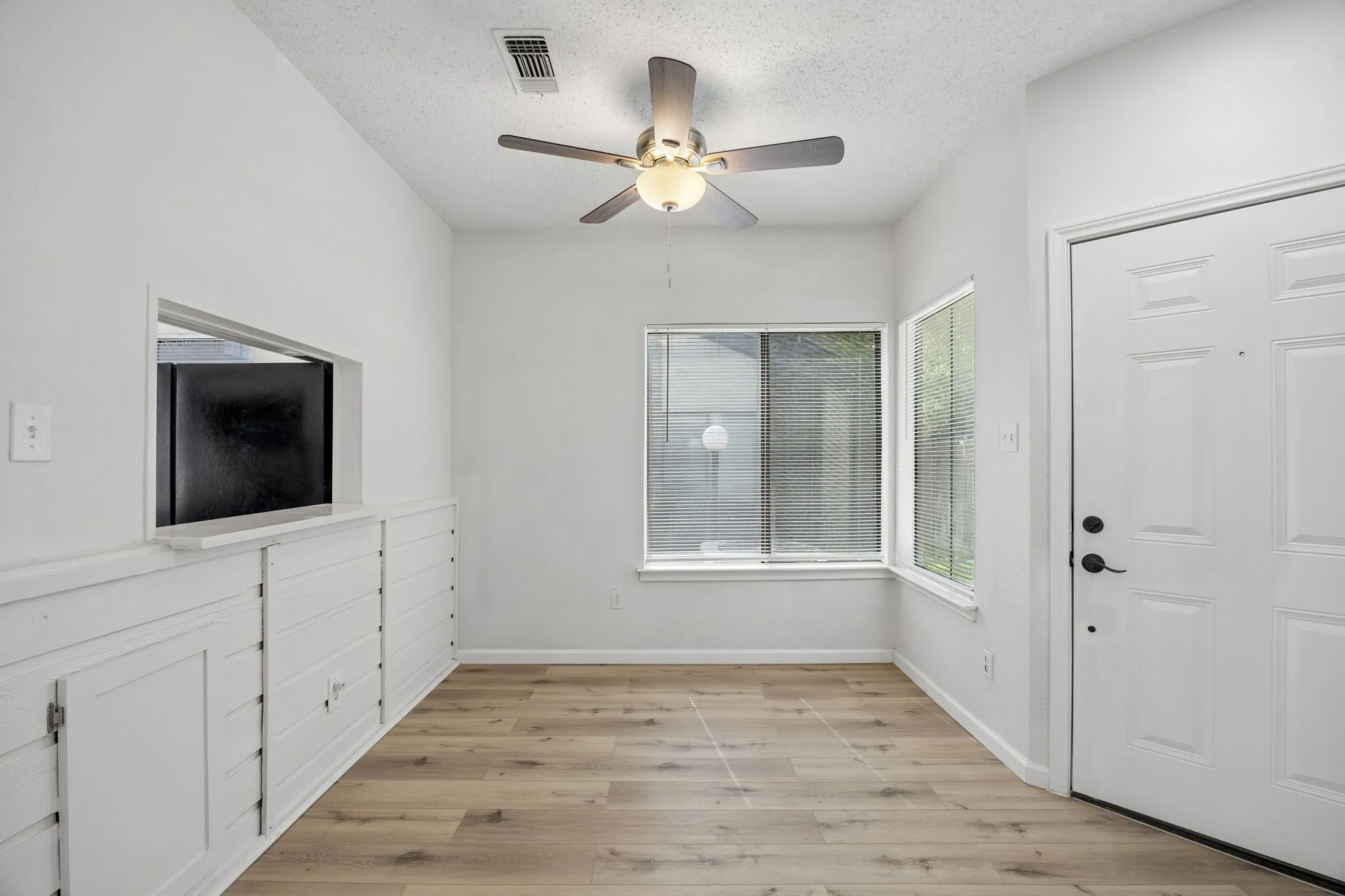 Condominium For Sale in Dallas County , 821 Dublin Drive 175, Richardson, Texas 75080, 2 Bedroom, 2 Bathroom, Garage spaces, 1,061 Sqft, built in 1981, mls#21342425, Real Estate Agent in Richardson, Homes For Sale in Dallas county, Homes For Sale in Richardson, Realtor in Richardson Texas, Real Estate Brokerage Independent Realty Texas, Luminita Cordes Realtor