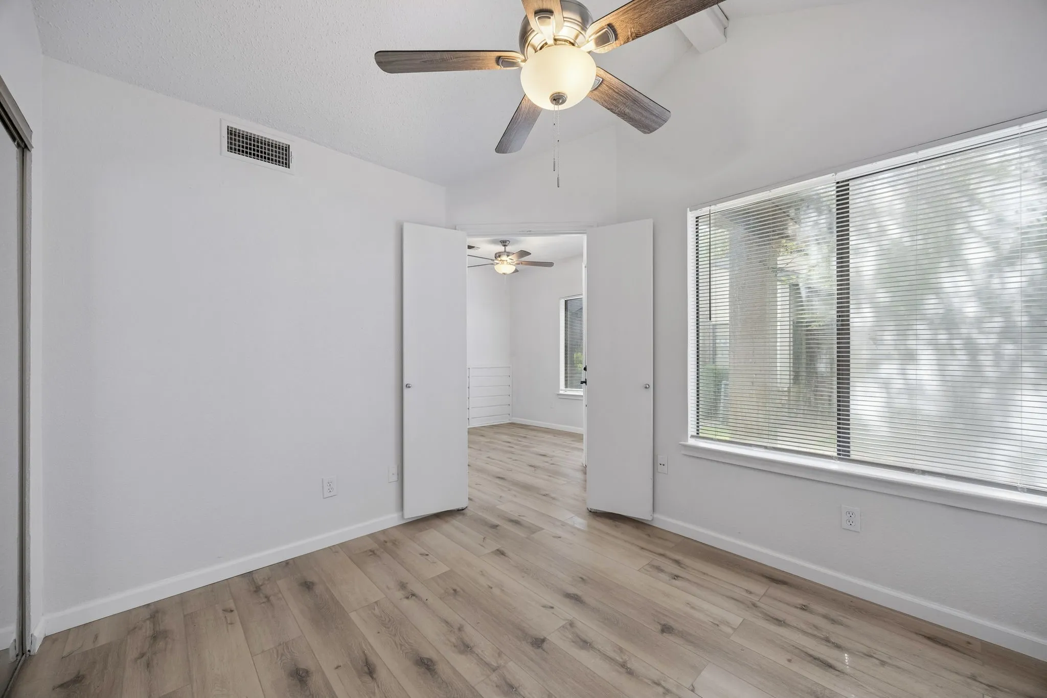 Condominium For Sale in Dallas County , 821 Dublin Drive 175, Richardson, Texas 75080, 2 Bedroom, 2 Bathroom, Garage spaces, 1,061 Sqft, built in 1981, mls#21342425, Real Estate Agent in Richardson, Homes For Sale in Dallas county, Homes For Sale in Richardson, Realtor in Richardson Texas, Real Estate Brokerage Independent Realty Texas, Luminita Cordes Realtor
