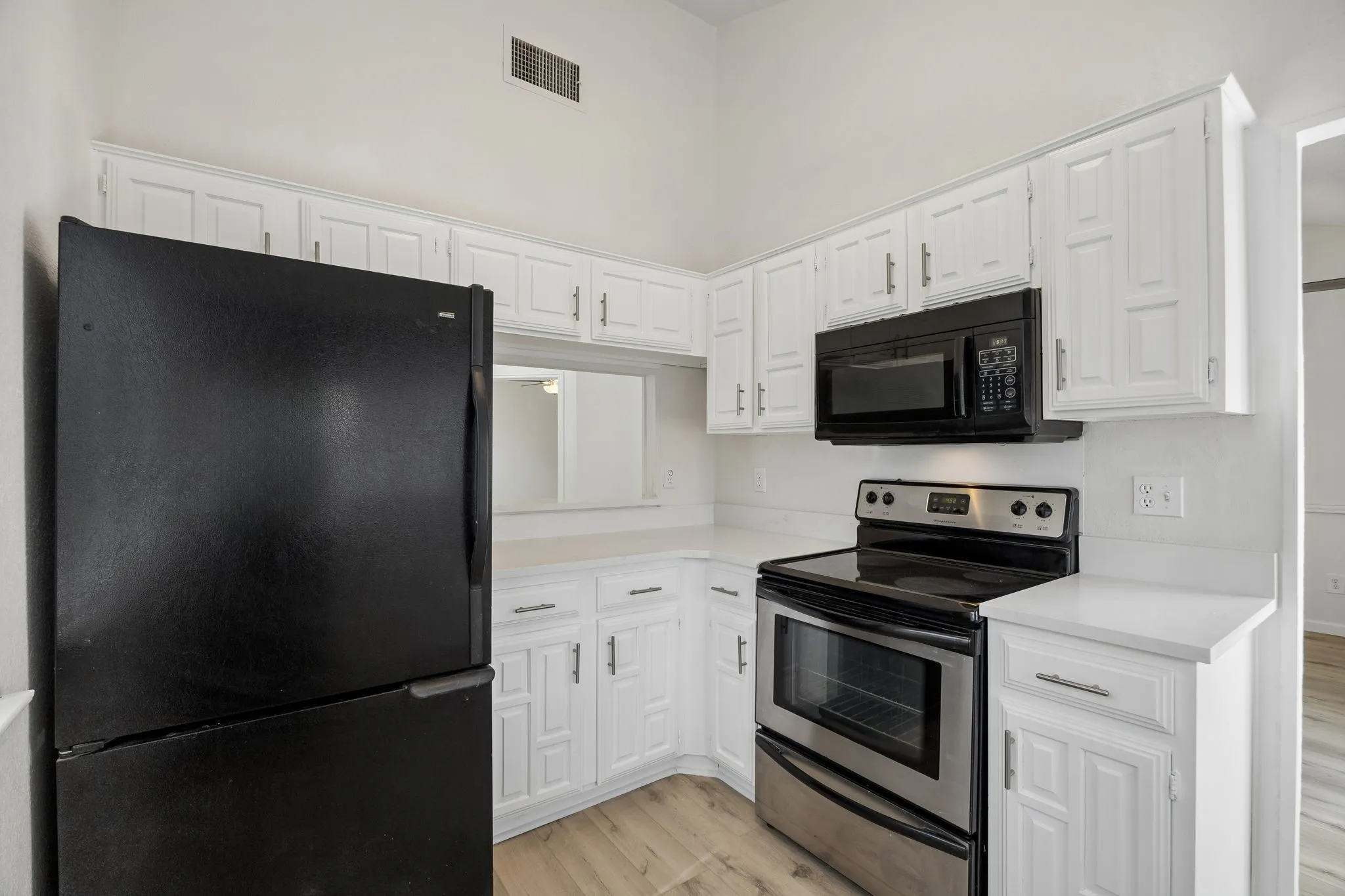 Condominium For Sale in Dallas County , 821 Dublin Drive 175, Richardson, Texas 75080, 2 Bedroom, 2 Bathroom, Garage spaces, 1,061 Sqft, built in 1981, mls#21342425, Real Estate Agent in Richardson, Homes For Sale in Dallas county, Homes For Sale in Richardson, Realtor in Richardson Texas, Real Estate Brokerage Independent Realty Texas, Luminita Cordes Realtor