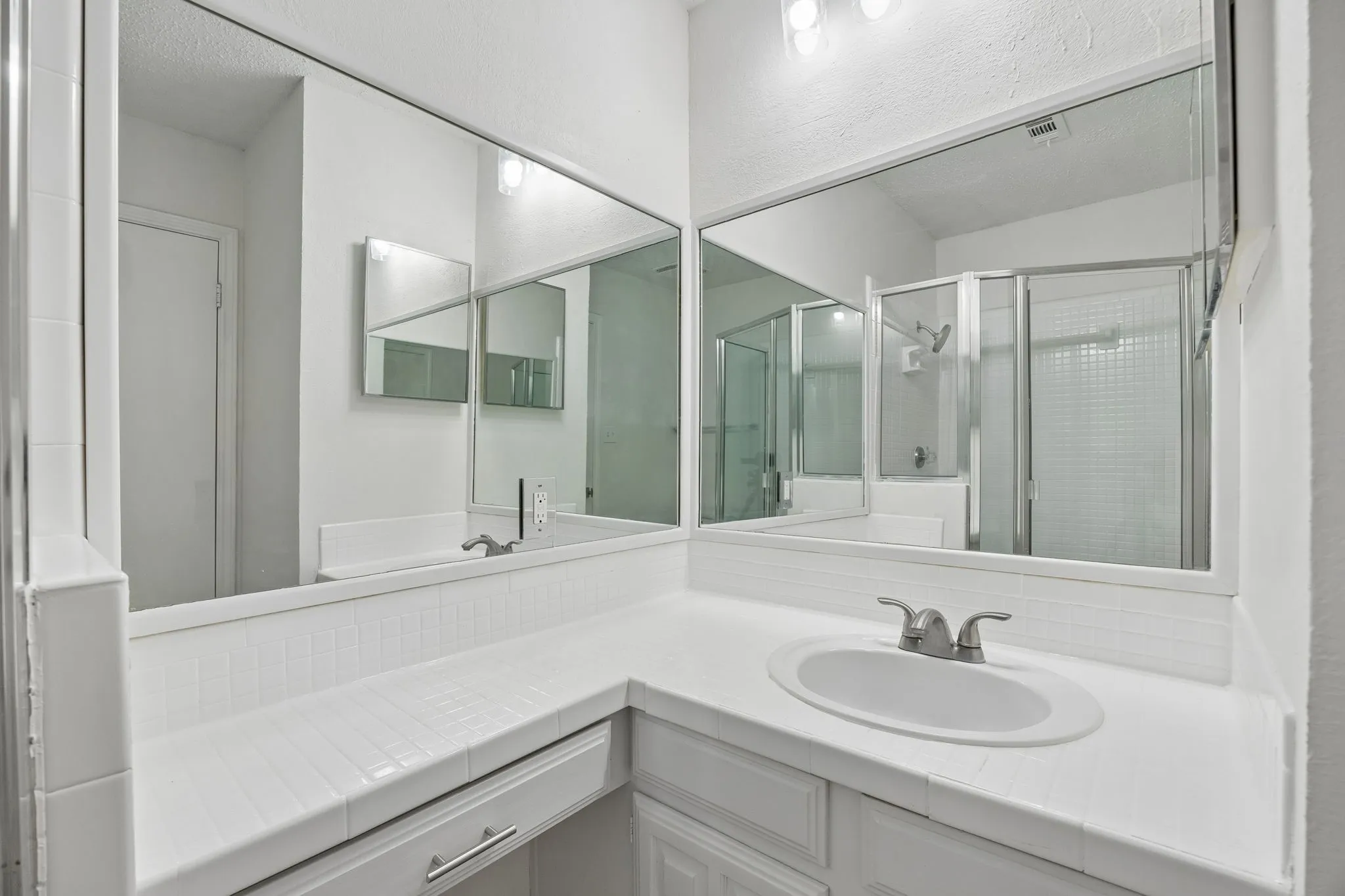 Condominium For Sale in Dallas County , 821 Dublin Drive 175, Richardson, Texas 75080, 2 Bedroom, 2 Bathroom, Garage spaces, 1,061 Sqft, built in 1981, mls#21342425, Real Estate Agent in Richardson, Homes For Sale in Dallas county, Homes For Sale in Richardson, Realtor in Richardson Texas, Real Estate Brokerage Independent Realty Texas, Luminita Cordes Realtor