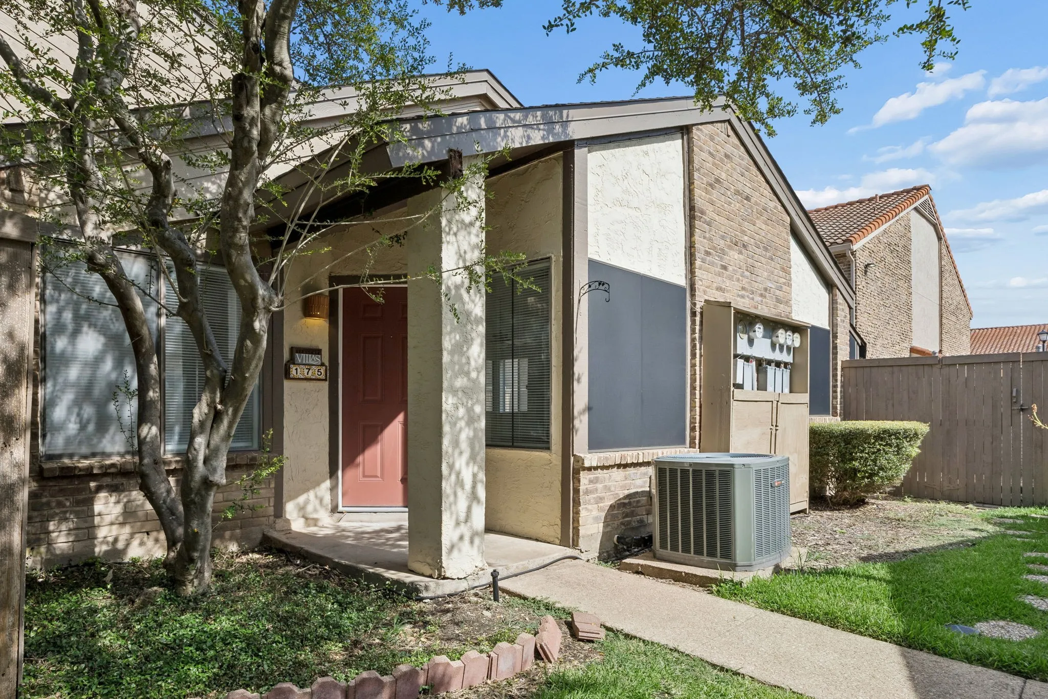 Condominium For Sale in Dallas County , 821 Dublin Drive 175, Richardson, Texas 75080, 2 Bedroom, 2 Bathroom, Garage spaces, 1,061 Sqft, built in 1981, mls#21342425, Real Estate Agent in Richardson, Homes For Sale in Dallas county, Homes For Sale in Richardson, Realtor in Richardson Texas, Real Estate Brokerage Independent Realty Texas, Luminita Cordes Realtor