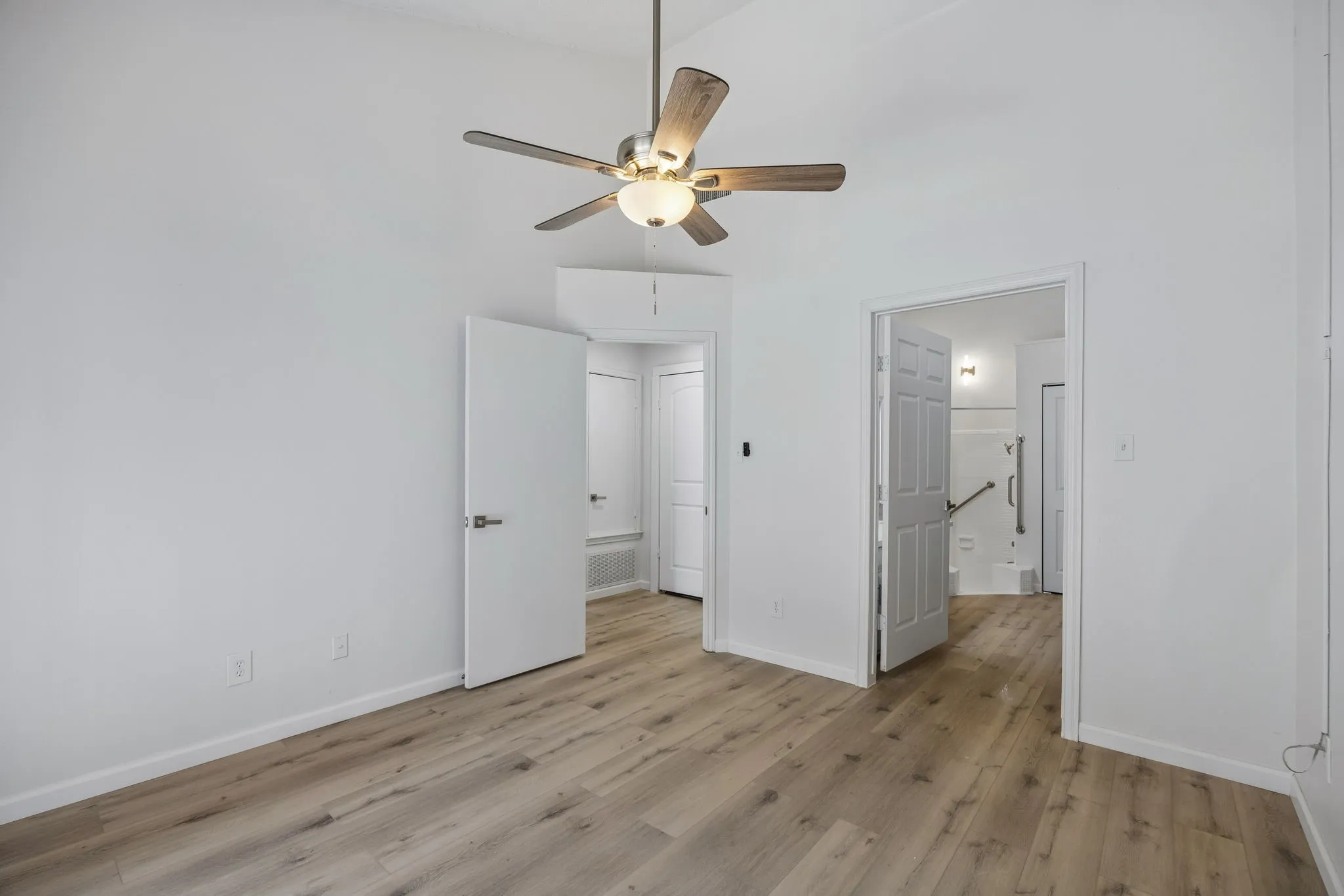 Condominium For Sale in Dallas County , 821 Dublin Drive 175, Richardson, Texas 75080, 2 Bedroom, 2 Bathroom, Garage spaces, 1,061 Sqft, built in 1981, mls#21342425, Real Estate Agent in Richardson, Homes For Sale in Dallas county, Homes For Sale in Richardson, Realtor in Richardson Texas, Real Estate Brokerage Independent Realty Texas, Luminita Cordes Realtor
