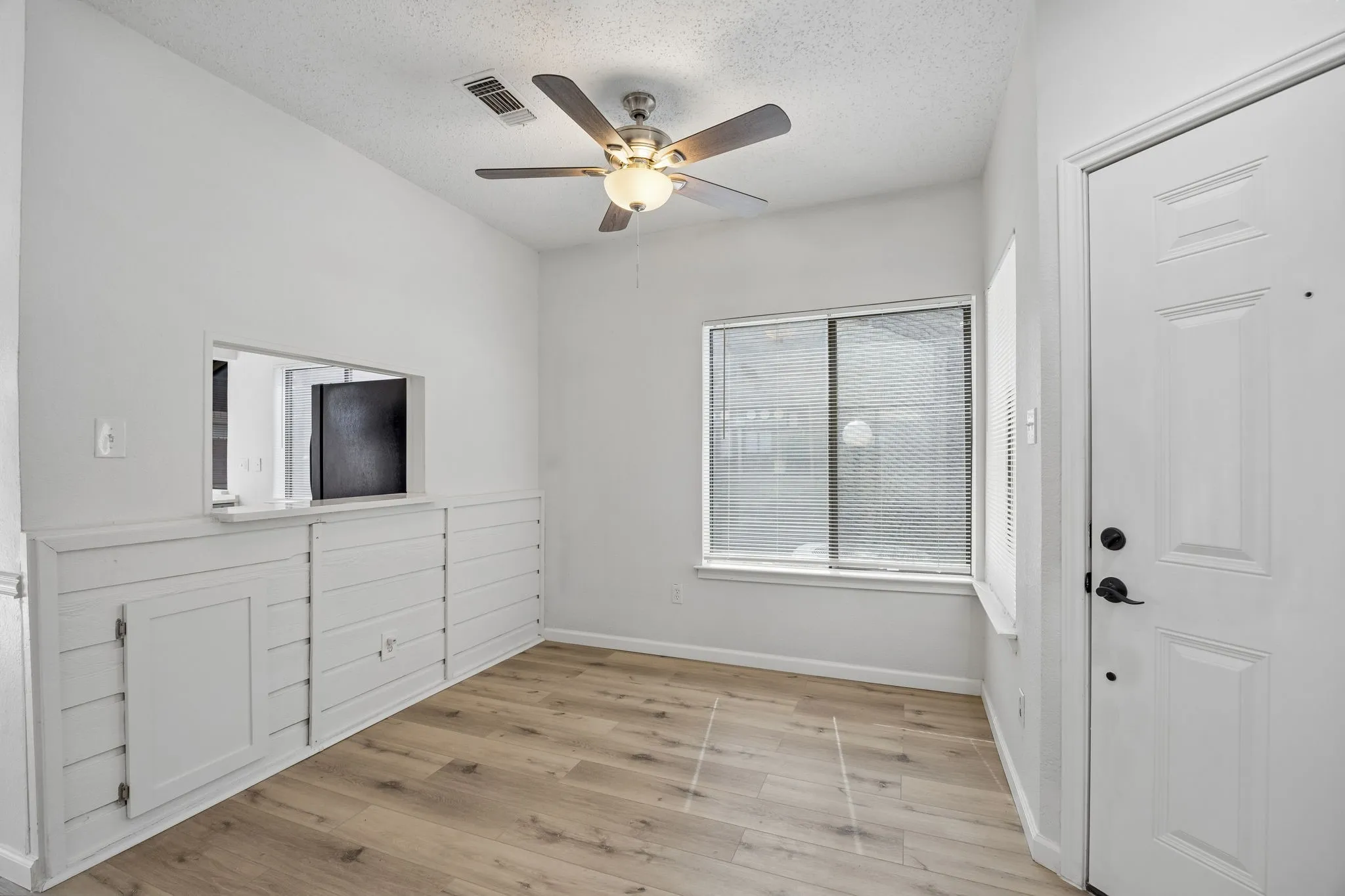 Condominium For Sale in Dallas County , 821 Dublin Drive 175, Richardson, Texas 75080, 2 Bedroom, 2 Bathroom, Garage spaces, 1,061 Sqft, built in 1981, mls#21342425, Real Estate Agent in Richardson, Homes For Sale in Dallas county, Homes For Sale in Richardson, Realtor in Richardson Texas, Real Estate Brokerage Independent Realty Texas, Luminita Cordes Realtor