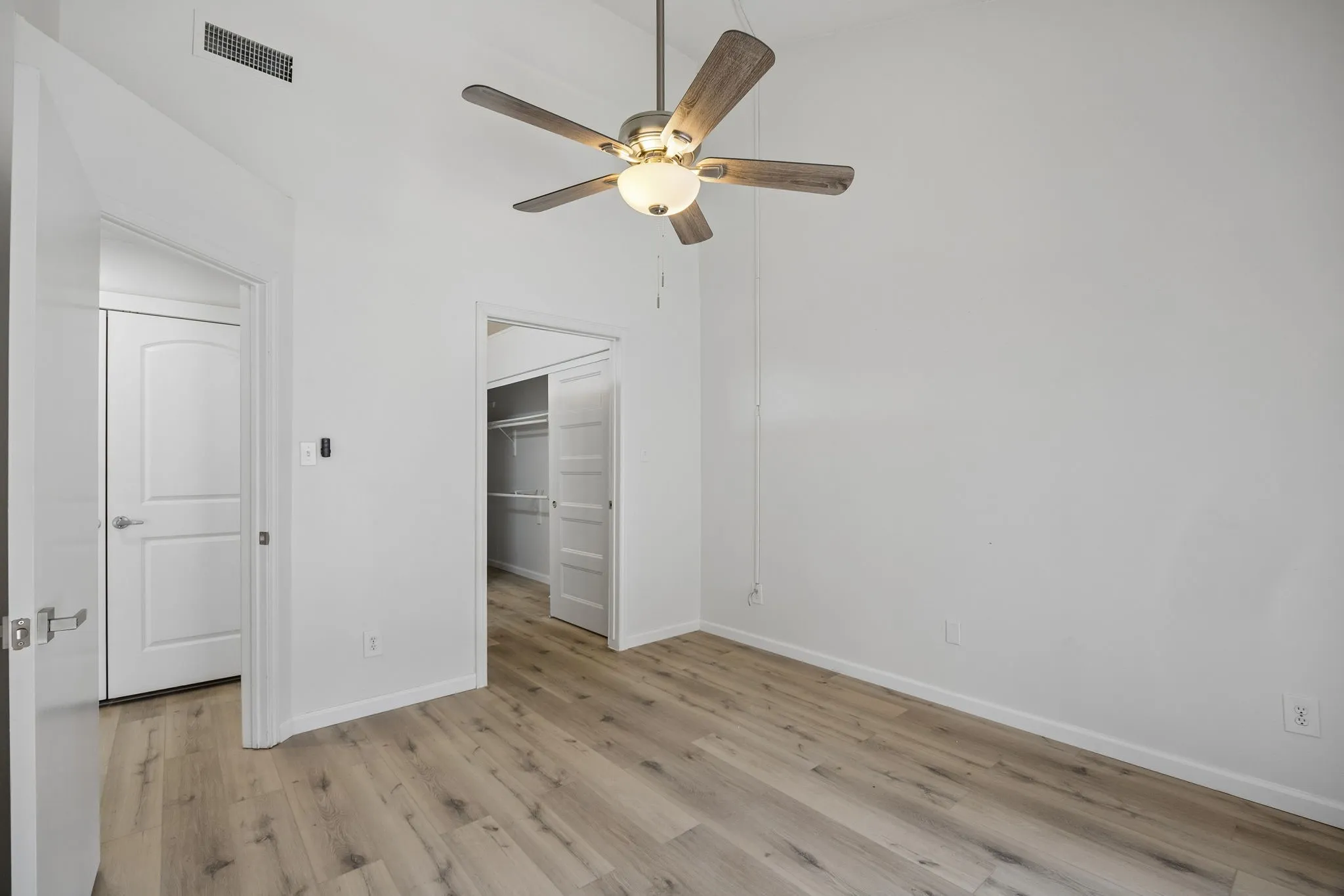 Condominium For Sale in Dallas County , 821 Dublin Drive 175, Richardson, Texas 75080, 2 Bedroom, 2 Bathroom, Garage spaces, 1,061 Sqft, built in 1981, mls#21342425, Real Estate Agent in Richardson, Homes For Sale in Dallas county, Homes For Sale in Richardson, Realtor in Richardson Texas, Real Estate Brokerage Independent Realty Texas, Luminita Cordes Realtor