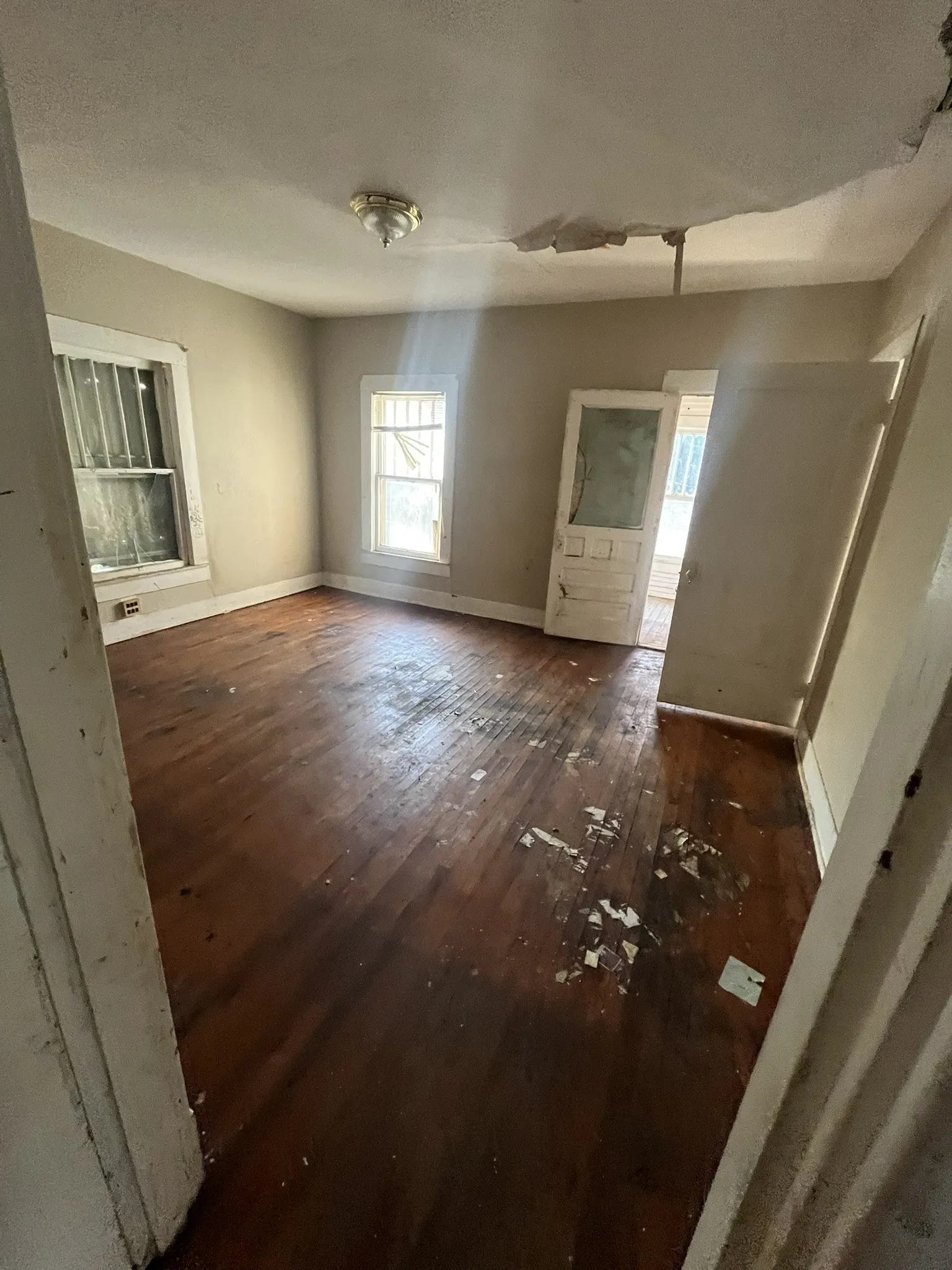Single Family Residence For Sale in Wichita County , 2110 9th Street, Wichita Falls, Texas 76301, 2 Bedroom, 1 Bathroom, Garage spaces, 1,426 Sqft, built in 1919, Price $25,000, mls#21345958, Real Estate Agent in Wichita Falls, Homes For Sale in Wichita county, Homes For Sale in Wichita Falls, Realtor in Wichita Falls Texas, Real Estate Brokerage Independent Realty Texas, Luminita Cordes Realtor