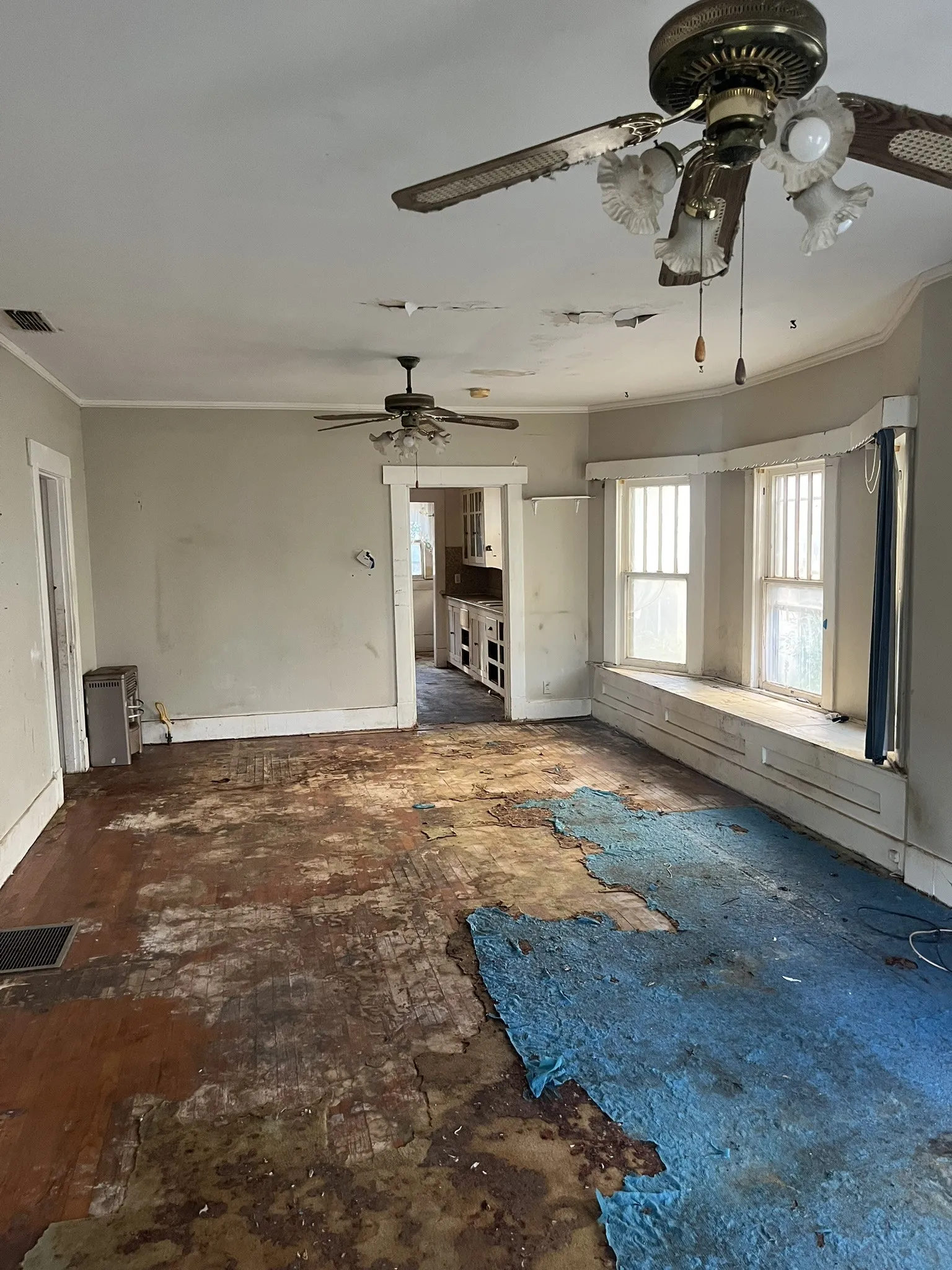 Single Family Residence For Sale in Wichita County , 2110 9th Street, Wichita Falls, Texas 76301, 2 Bedroom, 1 Bathroom, Garage spaces, 1,426 Sqft, built in 1919, Price $25,000, mls#21345958, Real Estate Agent in Wichita Falls, Homes For Sale in Wichita county, Homes For Sale in Wichita Falls, Realtor in Wichita Falls Texas, Real Estate Brokerage Independent Realty Texas, Luminita Cordes Realtor