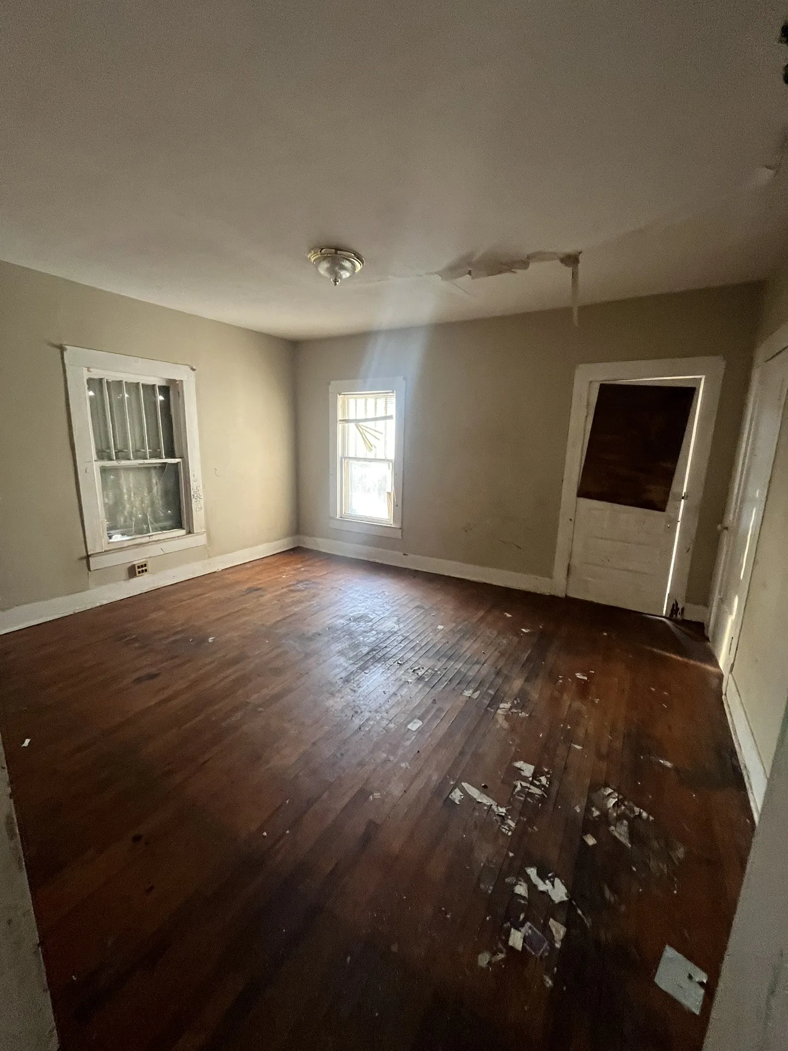 Single Family Residence For Sale in Wichita County , 2110 9th Street, Wichita Falls, Texas 76301, 2 Bedroom, 1 Bathroom, Garage spaces, 1,426 Sqft, built in 1919, Price $25,000, mls#21345958, Real Estate Agent in Wichita Falls, Homes For Sale in Wichita county, Homes For Sale in Wichita Falls, Realtor in Wichita Falls Texas, Real Estate Brokerage Independent Realty Texas, Luminita Cordes Realtor