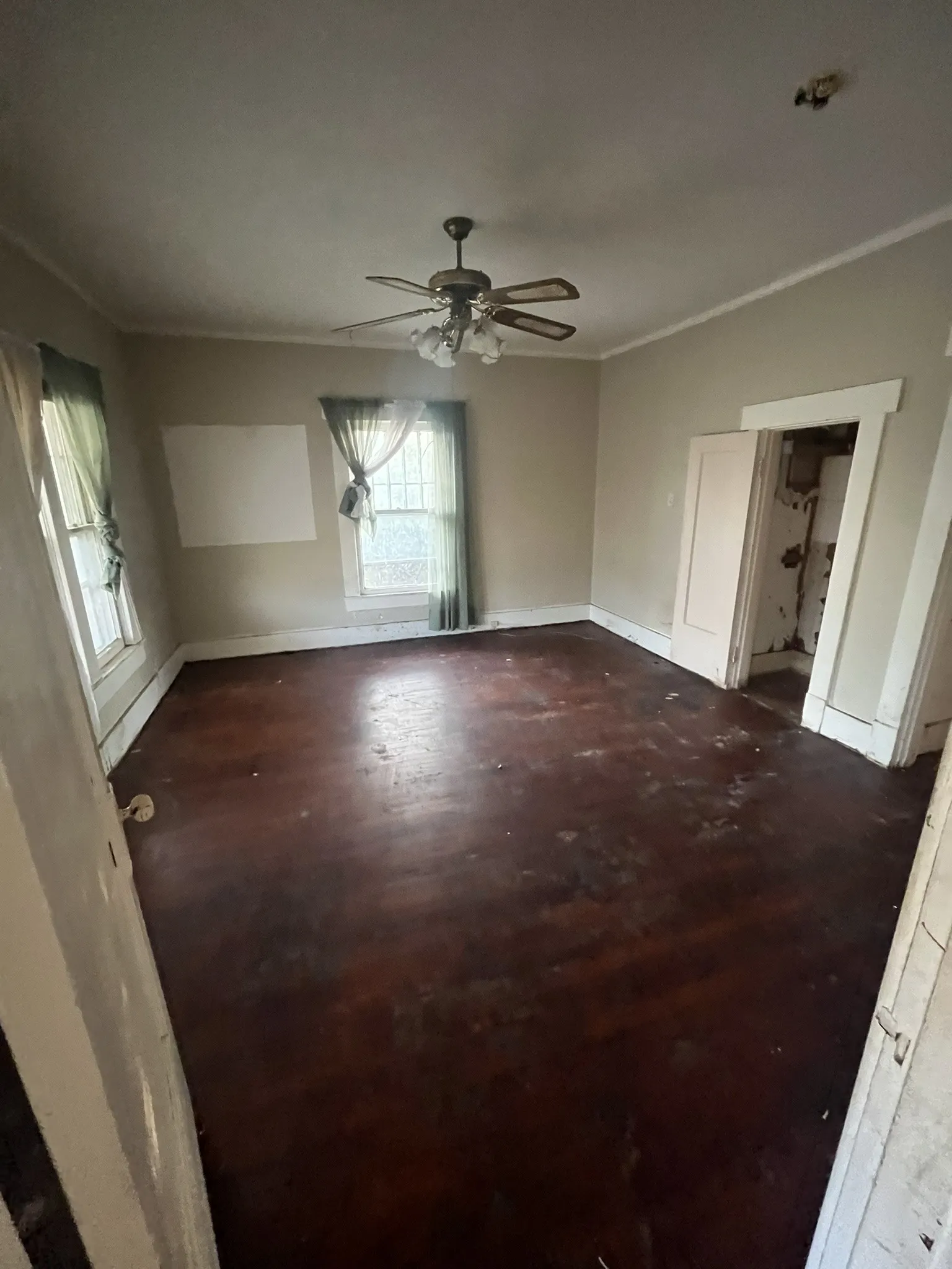 Single Family Residence For Sale in Wichita County , 2110 9th Street, Wichita Falls, Texas 76301, 2 Bedroom, 1 Bathroom, Garage spaces, 1,426 Sqft, built in 1919, Price $25,000, mls#21345958, Real Estate Agent in Wichita Falls, Homes For Sale in Wichita county, Homes For Sale in Wichita Falls, Realtor in Wichita Falls Texas, Real Estate Brokerage Independent Realty Texas, Luminita Cordes Realtor