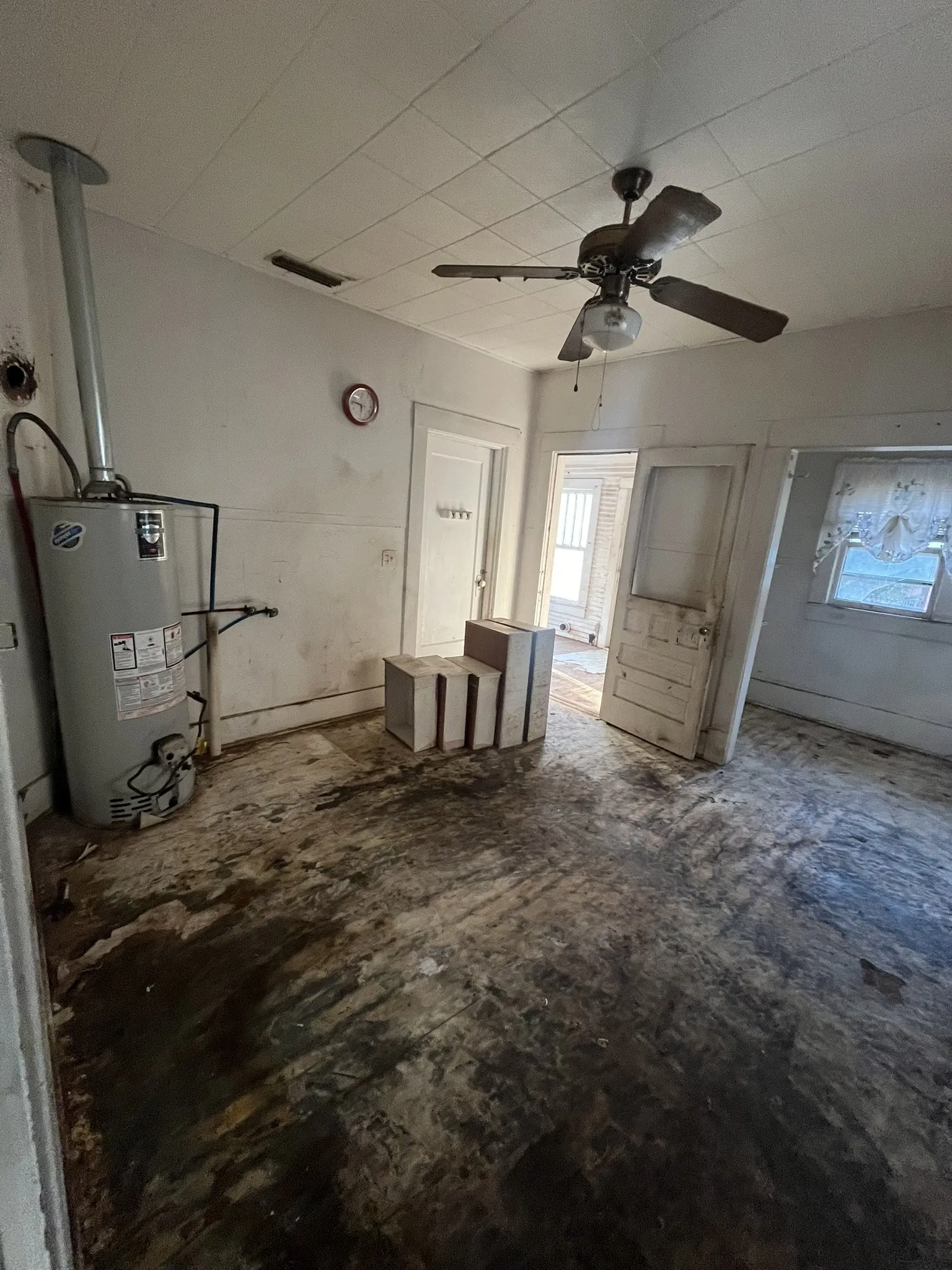 Single Family Residence For Sale in Wichita County , 2110 9th Street, Wichita Falls, Texas 76301, 2 Bedroom, 1 Bathroom, Garage spaces, 1,426 Sqft, built in 1919, Price $25,000, mls#21345958, Real Estate Agent in Wichita Falls, Homes For Sale in Wichita county, Homes For Sale in Wichita Falls, Realtor in Wichita Falls Texas, Real Estate Brokerage Independent Realty Texas, Luminita Cordes Realtor