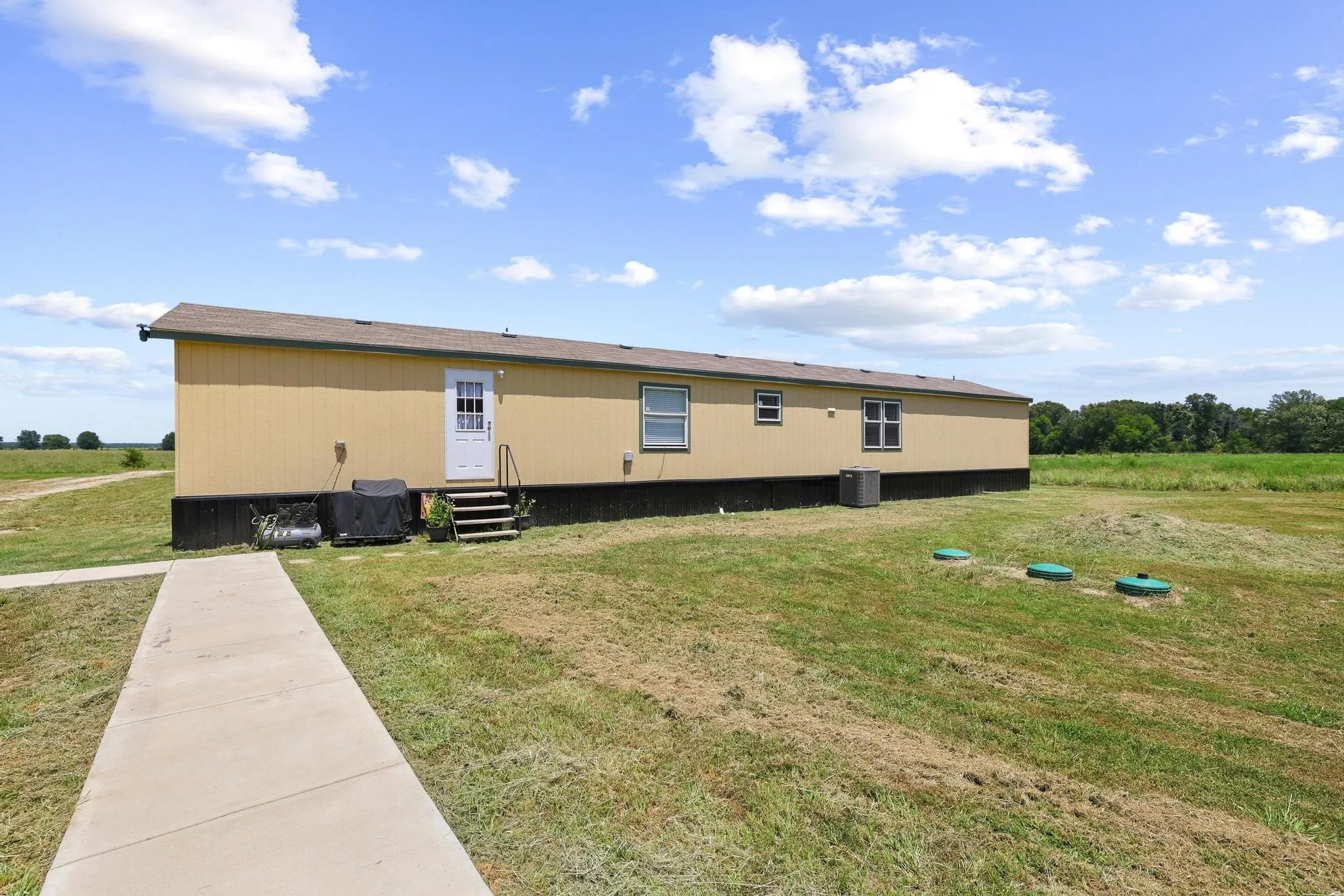 Farm For Sale in Red River (TX) County , 7091 FARM MARKET 412, Clarksville, Texas 75426, 2 Bedroom, 2 Bathroom, Garage spaces, 1,360 Sqft, built in 2023, mls#21345601, Real Estate Agent in Clarksville, Homes For Sale in Red River (TX) county, Homes For Sale in Clarksville, Realtor in Clarksville Texas, Real Estate Brokerage Independent Realty Texas, Luminita Cordes Realtor