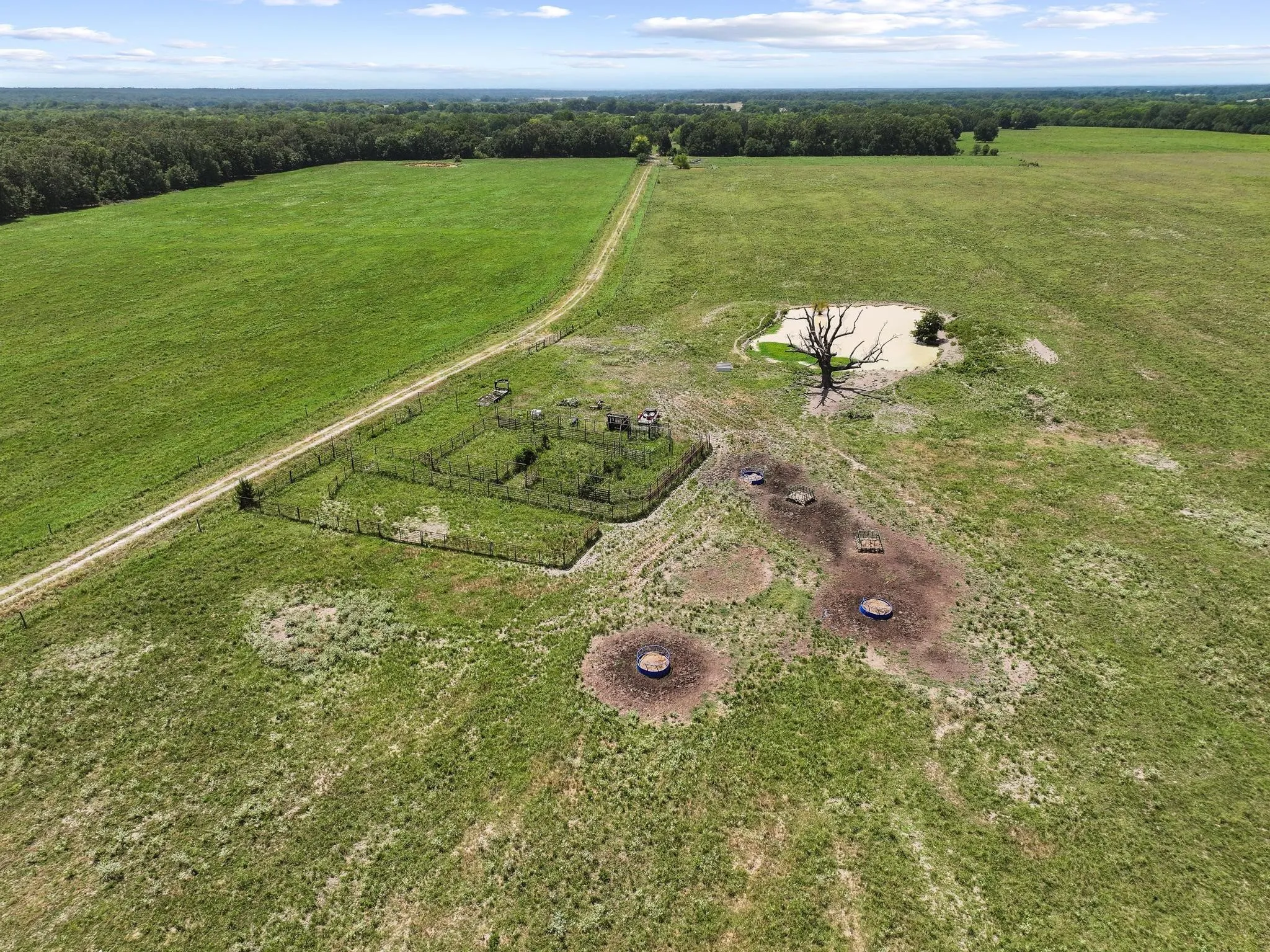 Farm For Sale in Red River (TX) County , 7091 FARM MARKET 412, Clarksville, Texas 75426, 2 Bedroom, 2 Bathroom, Garage spaces, 1,360 Sqft, built in 2023, mls#21345601, Real Estate Agent in Clarksville, Homes For Sale in Red River (TX) county, Homes For Sale in Clarksville, Realtor in Clarksville Texas, Real Estate Brokerage Independent Realty Texas, Luminita Cordes Realtor