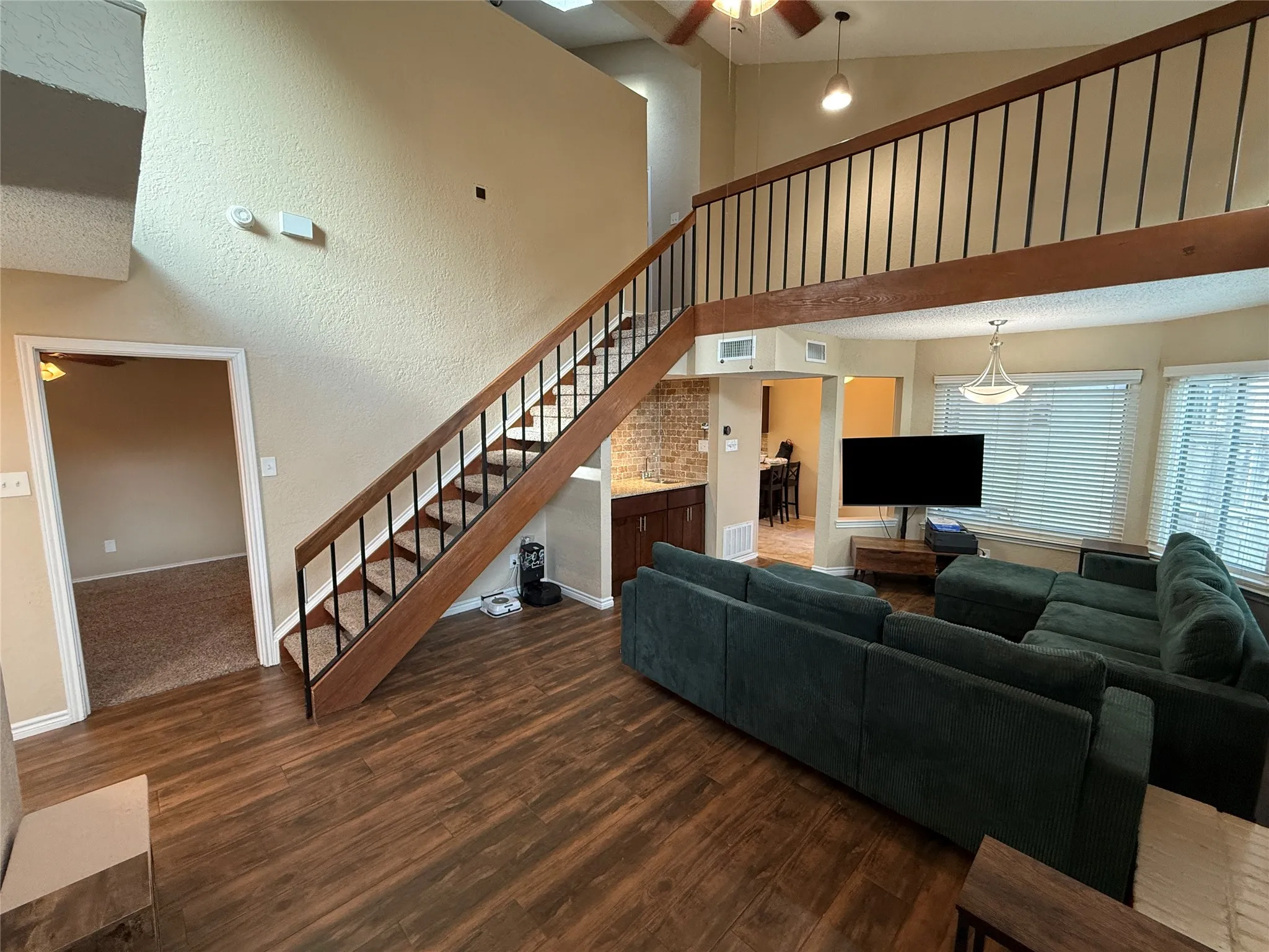 Townhouse For Rent in Collin County , 18040 Midway Road 241, Dallas, Texas 75287, 2 Bedroom, 2 Bathroom, 1 Garage spaces, 1,442 Sqft, built in 1984, mls#21345771, Real Estate Agent in Dallas, Homes For Rent in Collin county, Homes For Rent in Dallas, Realtor in Dallas Texas, Real Estate Brokerage Independent Realty Texas, Luminita Cordes Realtor