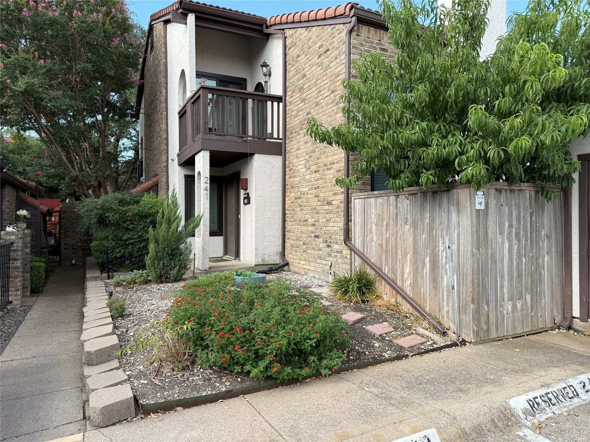 Townhouse For Rent in Collin County , 18040 Midway Road 241, Dallas, Texas 75287, 2 Bedroom, 2 Bathroom, 1 Garage spaces, 1,442 Sqft, built in 1984, mls#21345771, Real Estate Agent in Dallas, Homes For Rent in Collin county, Homes For Rent in Dallas, Realtor in Dallas Texas, Real Estate Brokerage Independent Realty Texas, Luminita Cordes Realtor