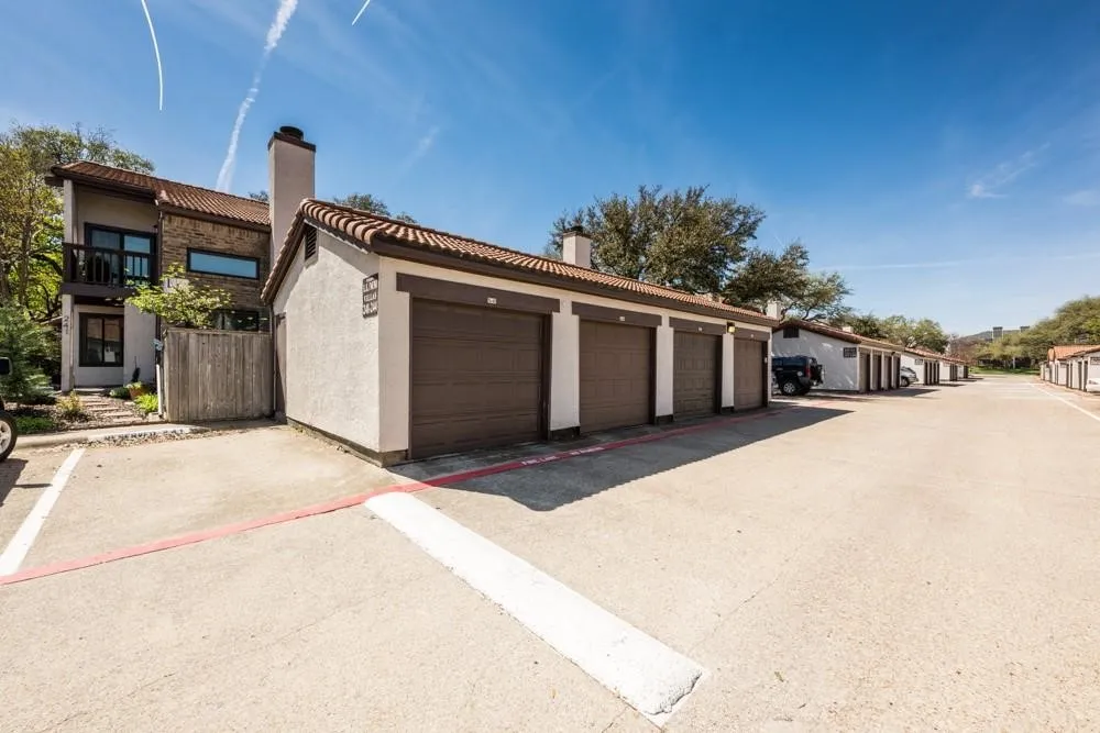 Townhouse For Rent in Collin County , 18040 Midway Road 241, Dallas, Texas 75287, 2 Bedroom, 2 Bathroom, 1 Garage spaces, 1,442 Sqft, built in 1984, mls#21345771, Real Estate Agent in Dallas, Homes For Rent in Collin county, Homes For Rent in Dallas, Realtor in Dallas Texas, Real Estate Brokerage Independent Realty Texas, Luminita Cordes Realtor