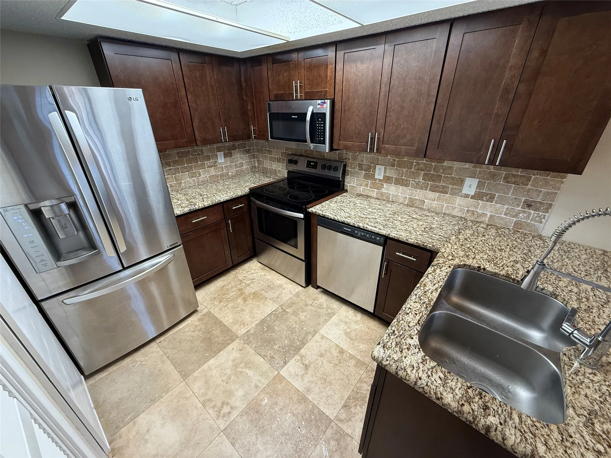 Townhouse For Rent in Collin County , 18040 Midway Road 241, Dallas, Texas 75287, 2 Bedroom, 2 Bathroom, 1 Garage spaces, 1,442 Sqft, built in 1984, mls#21345771, Real Estate Agent in Dallas, Homes For Rent in Collin county, Homes For Rent in Dallas, Realtor in Dallas Texas, Real Estate Brokerage Independent Realty Texas, Luminita Cordes Realtor