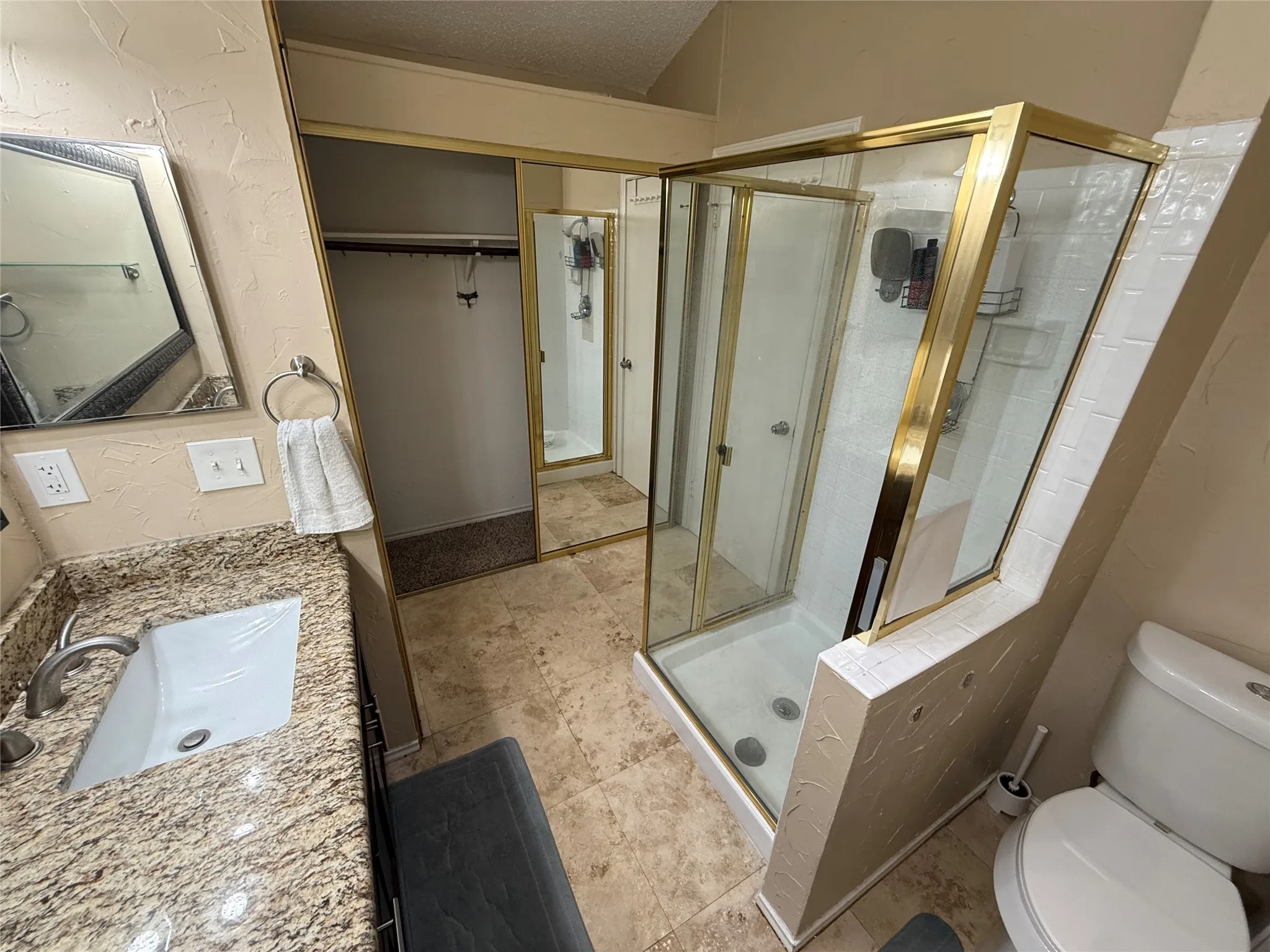 Townhouse For Rent in Collin County , 18040 Midway Road 241, Dallas, Texas 75287, 2 Bedroom, 2 Bathroom, 1 Garage spaces, 1,442 Sqft, built in 1984, mls#21345771, Real Estate Agent in Dallas, Homes For Rent in Collin county, Homes For Rent in Dallas, Realtor in Dallas Texas, Real Estate Brokerage Independent Realty Texas, Luminita Cordes Realtor
