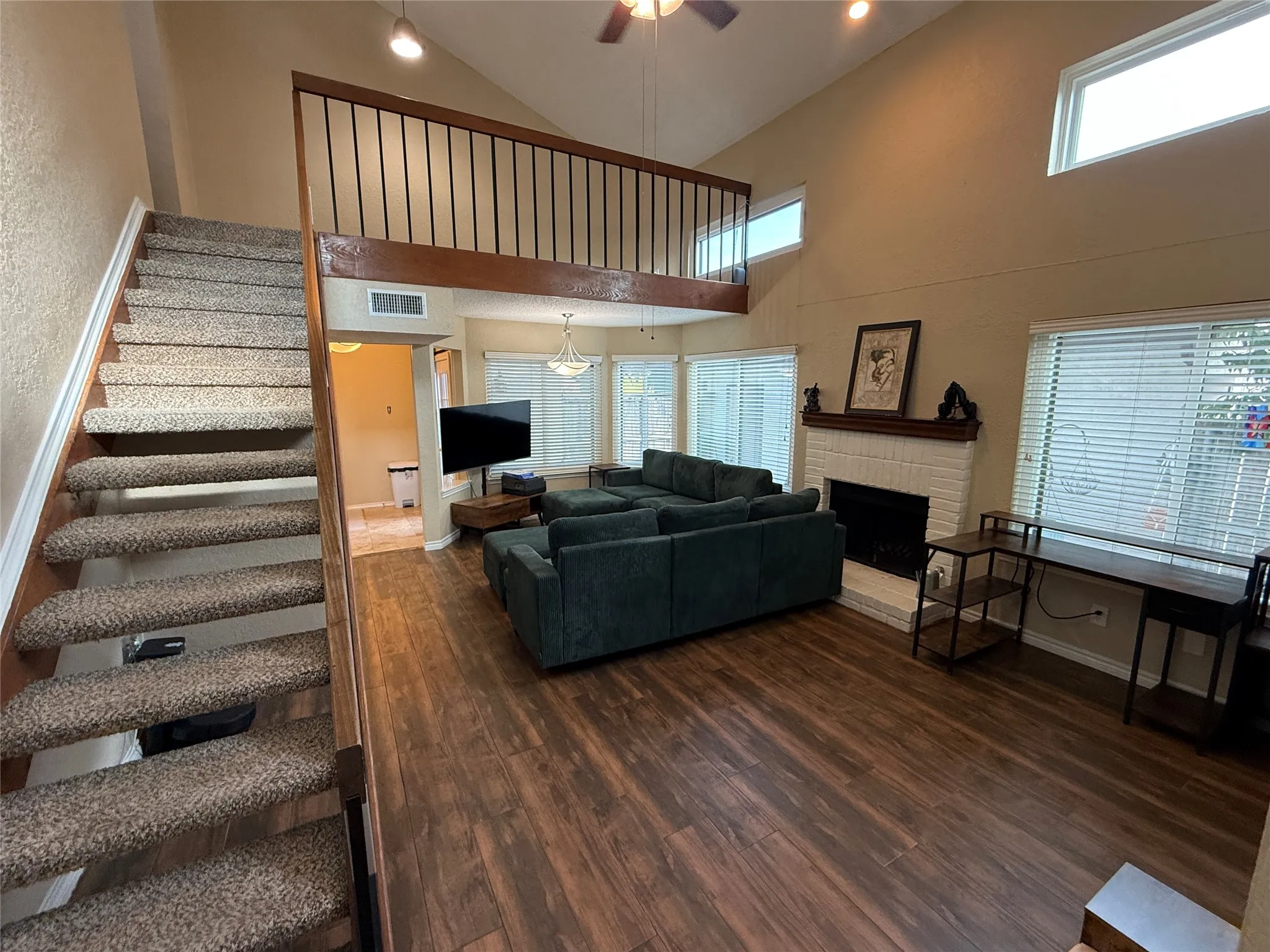 Townhouse For Rent in Collin County , 18040 Midway Road 241, Dallas, Texas 75287, 2 Bedroom, 2 Bathroom, 1 Garage spaces, 1,442 Sqft, built in 1984, mls#21345771, Real Estate Agent in Dallas, Homes For Rent in Collin county, Homes For Rent in Dallas, Realtor in Dallas Texas, Real Estate Brokerage Independent Realty Texas, Luminita Cordes Realtor