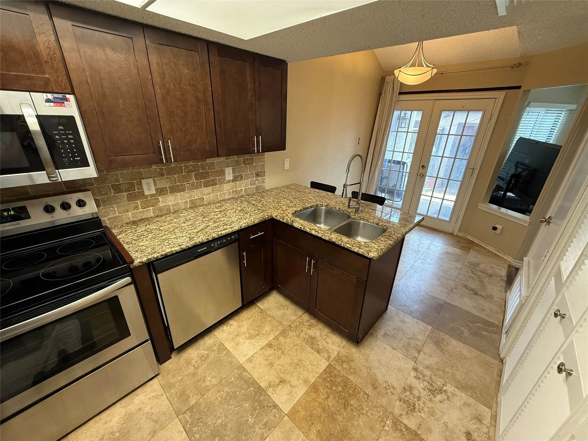Townhouse For Rent in Collin County , 18040 Midway Road 241, Dallas, Texas 75287, 2 Bedroom, 2 Bathroom, 1 Garage spaces, 1,442 Sqft, built in 1984, mls#21345771, Real Estate Agent in Dallas, Homes For Rent in Collin county, Homes For Rent in Dallas, Realtor in Dallas Texas, Real Estate Brokerage Independent Realty Texas, Luminita Cordes Realtor