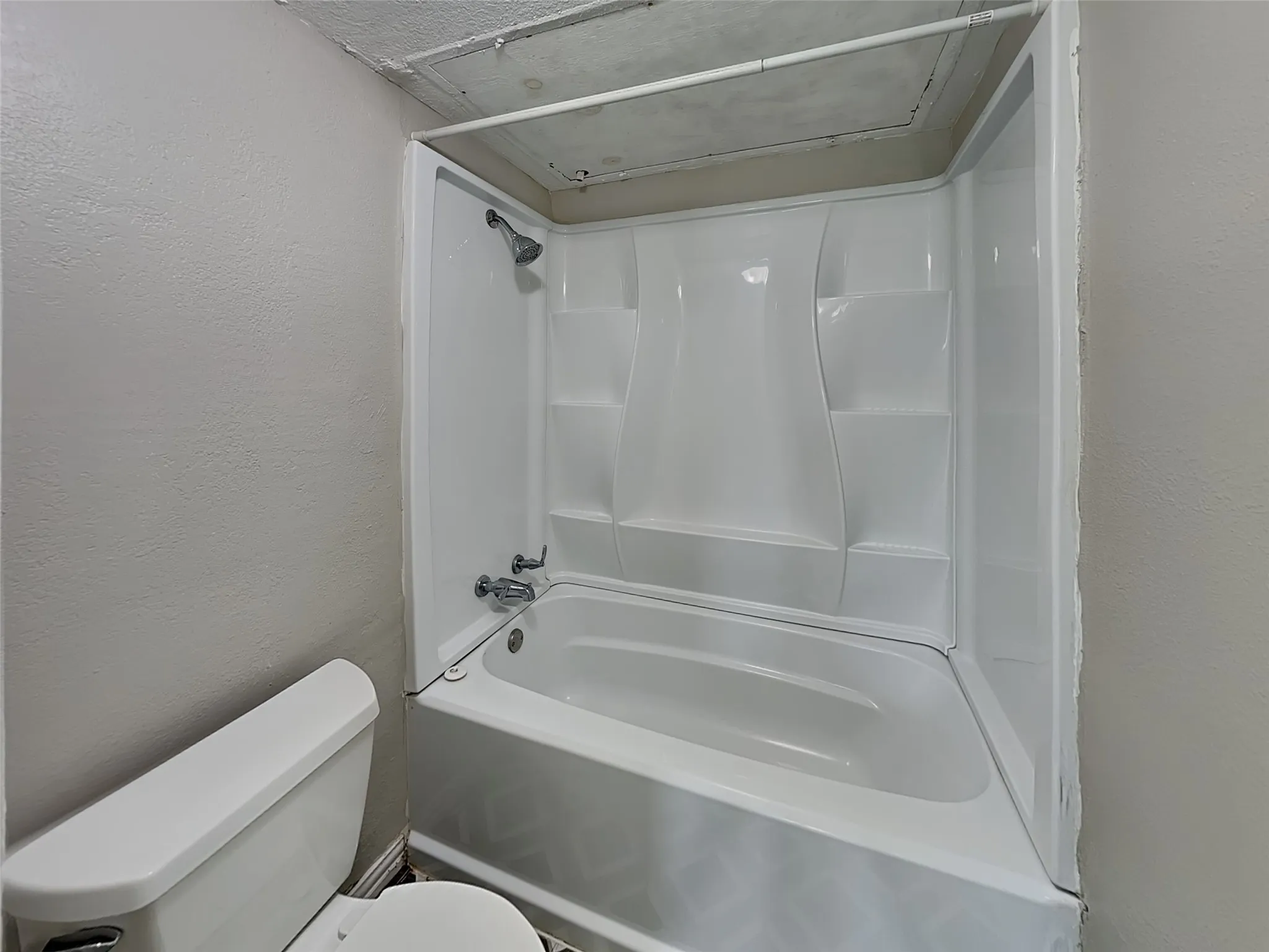 Single Family Residence For Sale in Tarrant County , 1621 Scottsdale Drive, Arlington, Texas 76018, 3 Bedroom, 1 Bathroom, 1 Garage spaces, 1,004 Sqft, built in 1983, mls#21345988, Real Estate Agent in Arlington, Homes For Sale in Tarrant county, Homes For Sale in Arlington, Realtor in Arlington Texas, Real Estate Brokerage Independent Realty Texas, Luminita Cordes Realtor