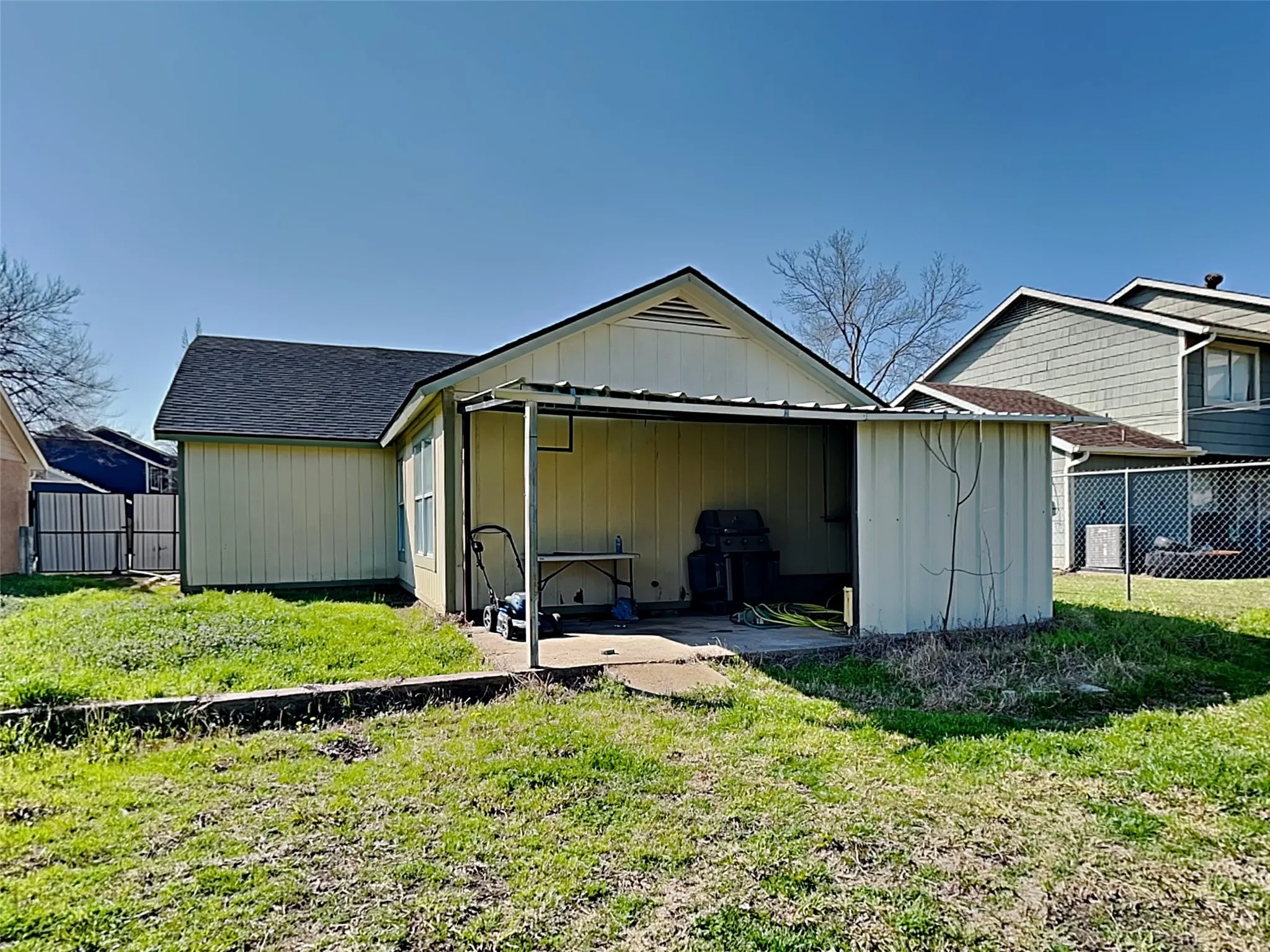 Single Family Residence For Sale in Tarrant County , 1621 Scottsdale Drive, Arlington, Texas 76018, 3 Bedroom, 1 Bathroom, 1 Garage spaces, 1,004 Sqft, built in 1983, mls#21345988, Real Estate Agent in Arlington, Homes For Sale in Tarrant county, Homes For Sale in Arlington, Realtor in Arlington Texas, Real Estate Brokerage Independent Realty Texas, Luminita Cordes Realtor