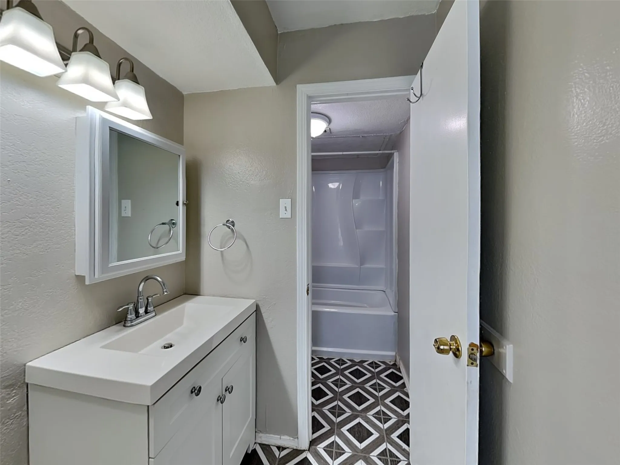 Single Family Residence For Sale in Tarrant County , 1621 Scottsdale Drive, Arlington, Texas 76018, 3 Bedroom, 1 Bathroom, 1 Garage spaces, 1,004 Sqft, built in 1983, mls#21345988, Real Estate Agent in Arlington, Homes For Sale in Tarrant county, Homes For Sale in Arlington, Realtor in Arlington Texas, Real Estate Brokerage Independent Realty Texas, Luminita Cordes Realtor