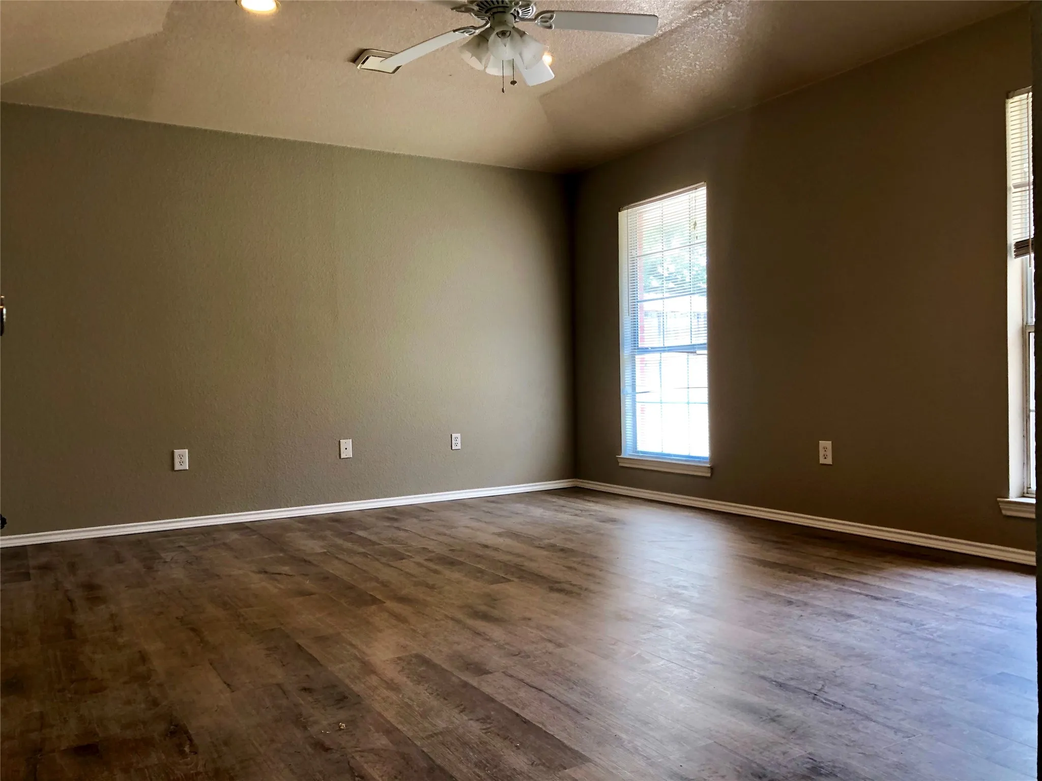 Duplex For Rent in Denton County , 455 Strata Drive, Denton, Texas 76201, 3 Bedroom, 2 Bathroom, Garage spaces, 1,539 Sqft, built in 1994, mls#21345994, Real Estate Agent in Denton, Homes For Rent in Denton county, Homes For Rent in Denton, Realtor in Denton Texas, Real Estate Brokerage Independent Realty Texas, Luminita Cordes Realtor