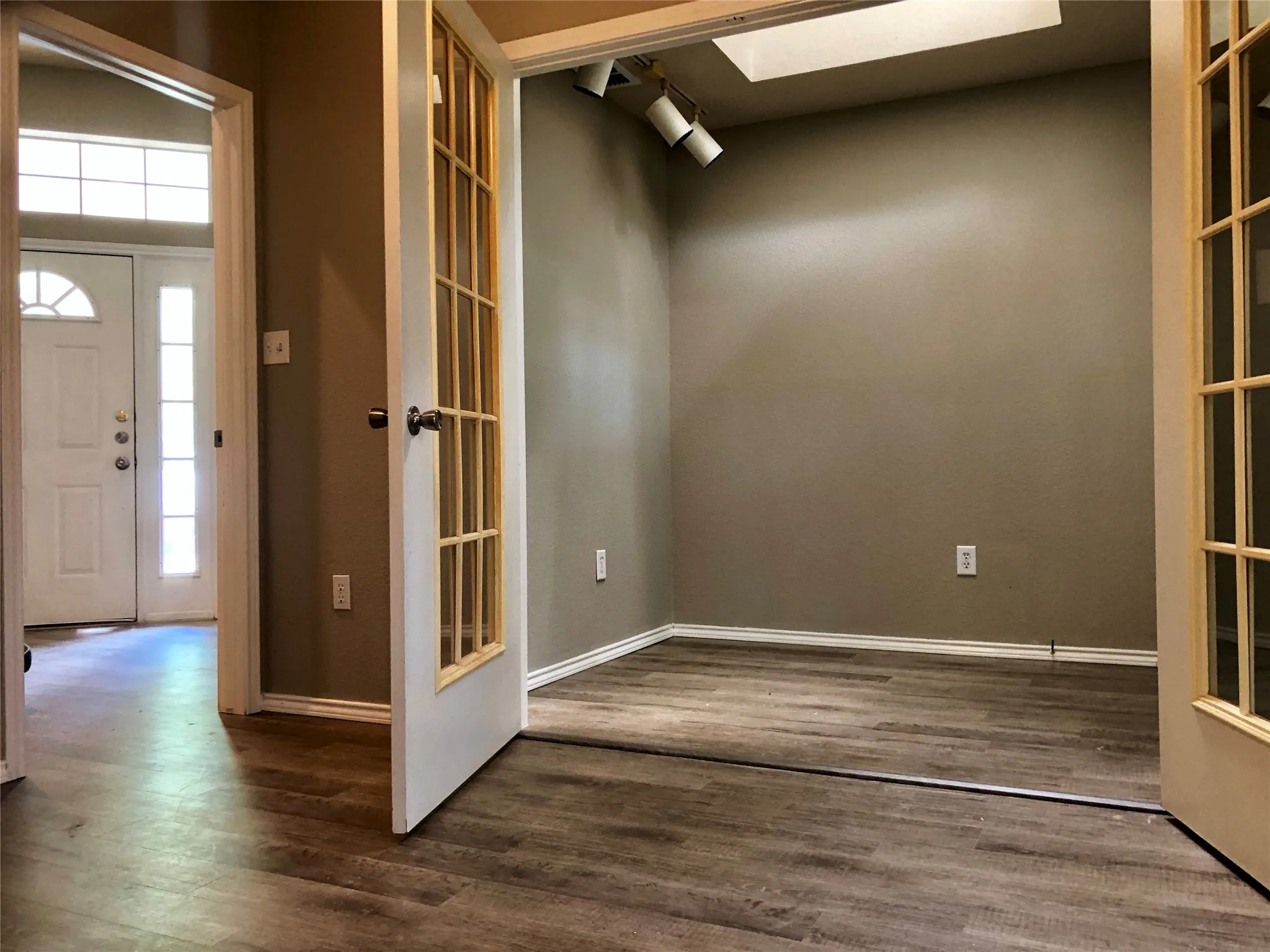 Duplex For Rent in Denton County , 455 Strata Drive, Denton, Texas 76201, 3 Bedroom, 2 Bathroom, Garage spaces, 1,539 Sqft, built in 1994, mls#21345994, Real Estate Agent in Denton, Homes For Rent in Denton county, Homes For Rent in Denton, Realtor in Denton Texas, Real Estate Brokerage Independent Realty Texas, Luminita Cordes Realtor