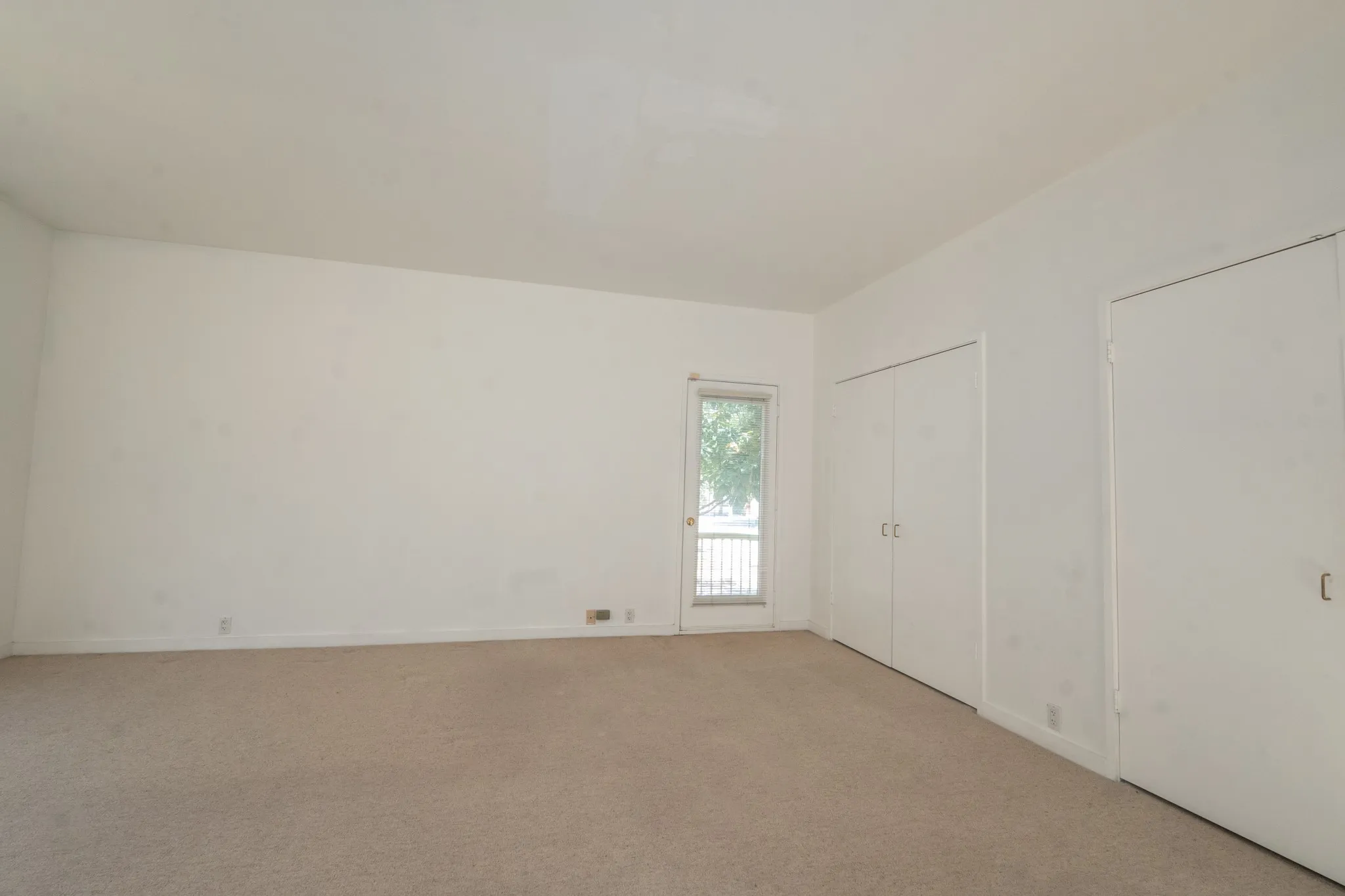 Condominium For Sale in Dallas County , 2818 Welborn Drive 9, Dallas, Texas 75219, 2 Bedroom, 2 Bathroom, 2 Garage spaces, 2,000 Sqft, built in 1979, mls#21343936, Real Estate Agent in Dallas, Homes For Sale in Dallas county, Homes For Sale in Dallas, Realtor in Dallas Texas, Real Estate Brokerage Independent Realty Texas, Luminita Cordes Realtor