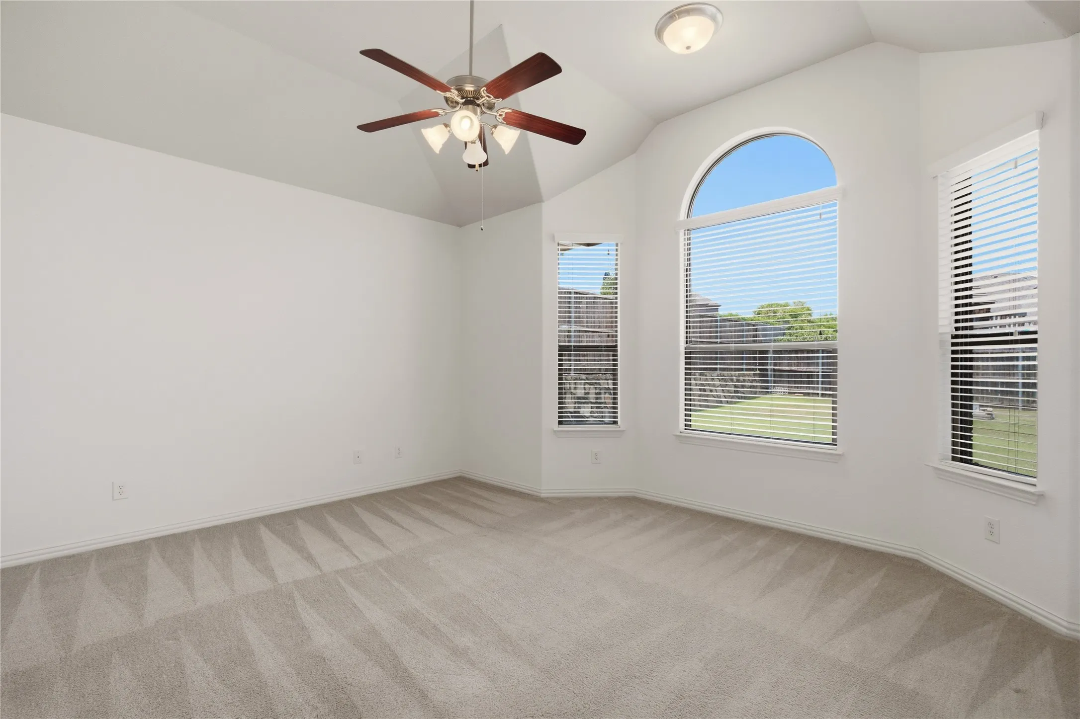Single Family Residence For Sale in Collin County , 201 Oak Point Drive, Mc Kinney, Texas 75071, 4 Bedroom, 3 Bathroom, 2 Garage spaces, 3,075 Sqft, built in 2011, mls#21332261, Real Estate Agent in Mc Kinney, Homes For Sale in Collin county, Homes For Sale in Mc Kinney, Realtor in Mc Kinney Texas, Real Estate Brokerage Independent Realty Texas, Luminita Cordes Realtor