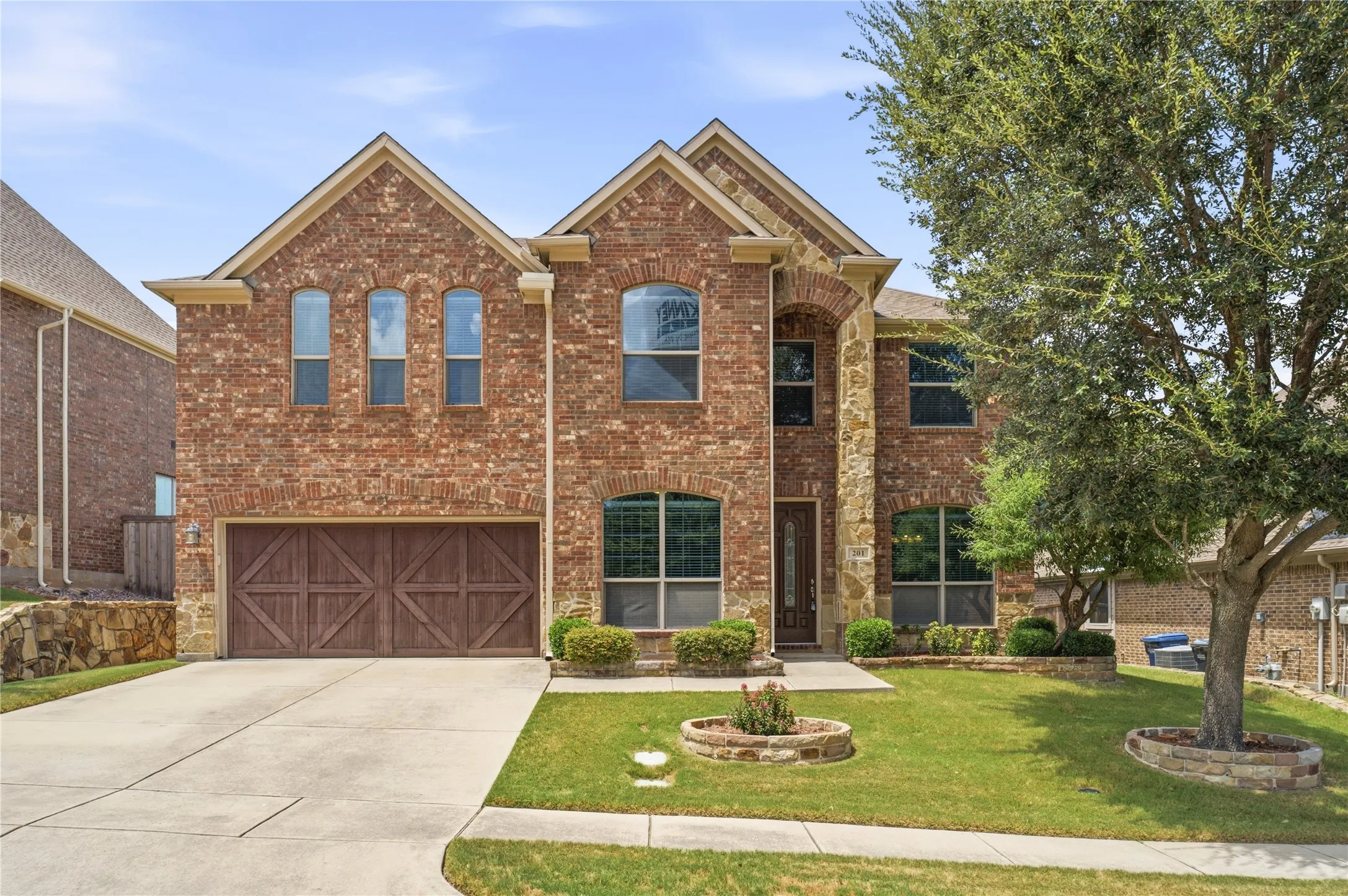 Single Family Residence For Sale in Collin County , 201 Oak Point Drive, Mc Kinney, Texas 75071, 4 Bedroom, 3 Bathroom, 2 Garage spaces, 3,075 Sqft, built in 2011, mls#21332261, Real Estate Agent in Mc Kinney, Homes For Sale in Collin county, Homes For Sale in Mc Kinney, Realtor in Mc Kinney Texas, Real Estate Brokerage Independent Realty Texas, Luminita Cordes Realtor