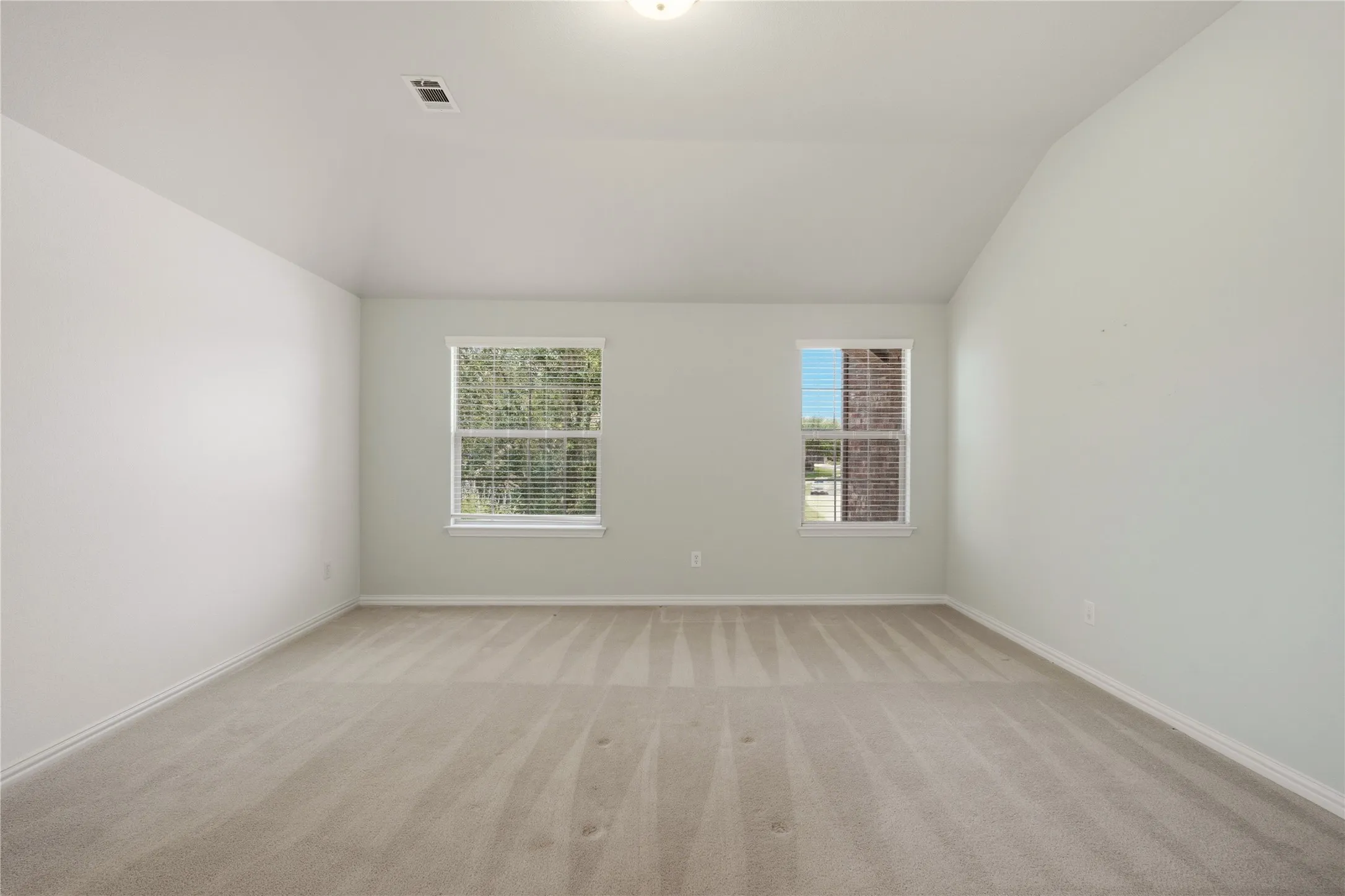 Single Family Residence For Sale in Collin County , 201 Oak Point Drive, Mc Kinney, Texas 75071, 4 Bedroom, 3 Bathroom, 2 Garage spaces, 3,075 Sqft, built in 2011, mls#21332261, Real Estate Agent in Mc Kinney, Homes For Sale in Collin county, Homes For Sale in Mc Kinney, Realtor in Mc Kinney Texas, Real Estate Brokerage Independent Realty Texas, Luminita Cordes Realtor