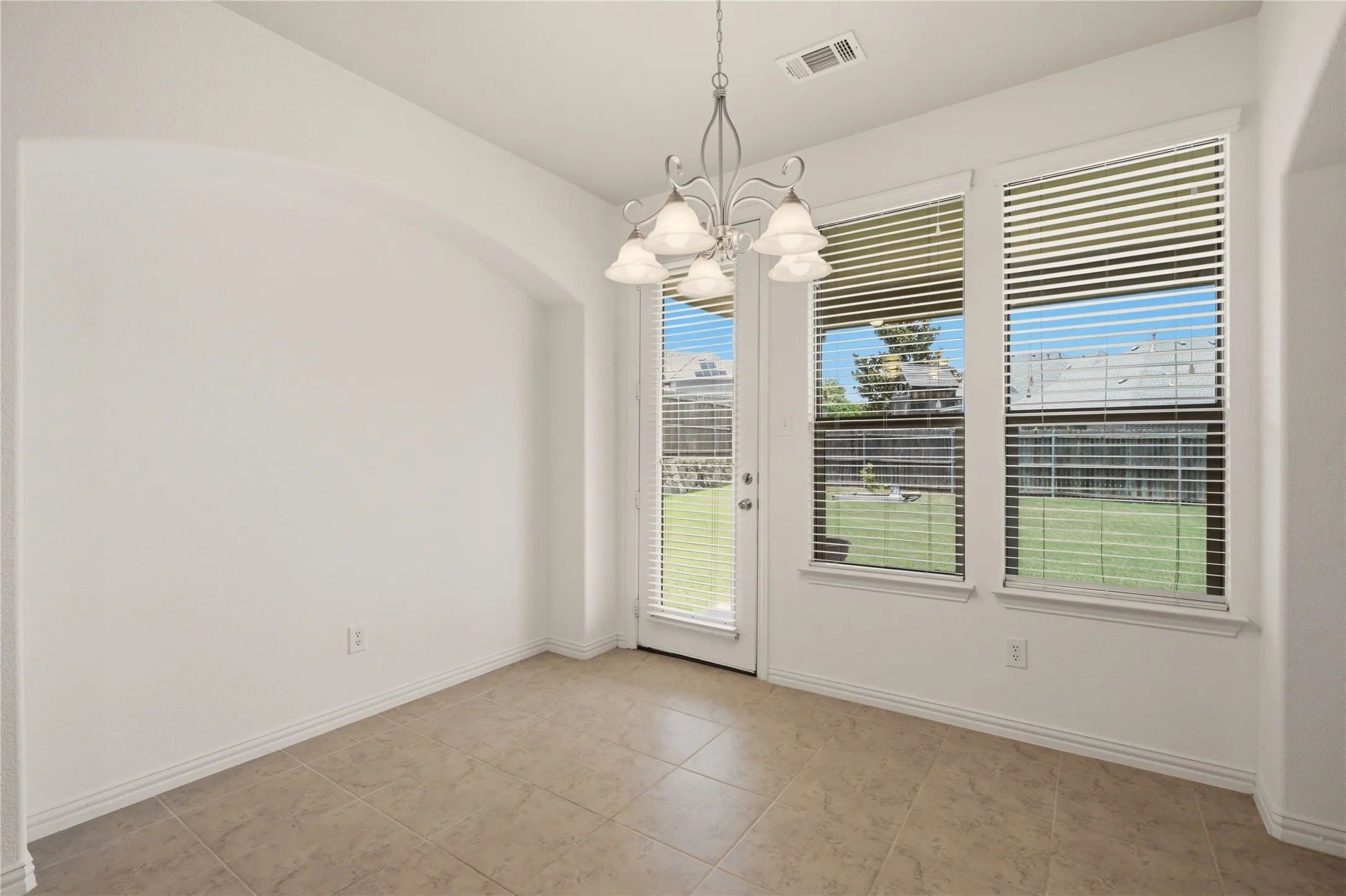 Single Family Residence For Sale in Collin County , 201 Oak Point Drive, Mc Kinney, Texas 75071, 4 Bedroom, 3 Bathroom, 2 Garage spaces, 3,075 Sqft, built in 2011, mls#21332261, Real Estate Agent in Mc Kinney, Homes For Sale in Collin county, Homes For Sale in Mc Kinney, Realtor in Mc Kinney Texas, Real Estate Brokerage Independent Realty Texas, Luminita Cordes Realtor