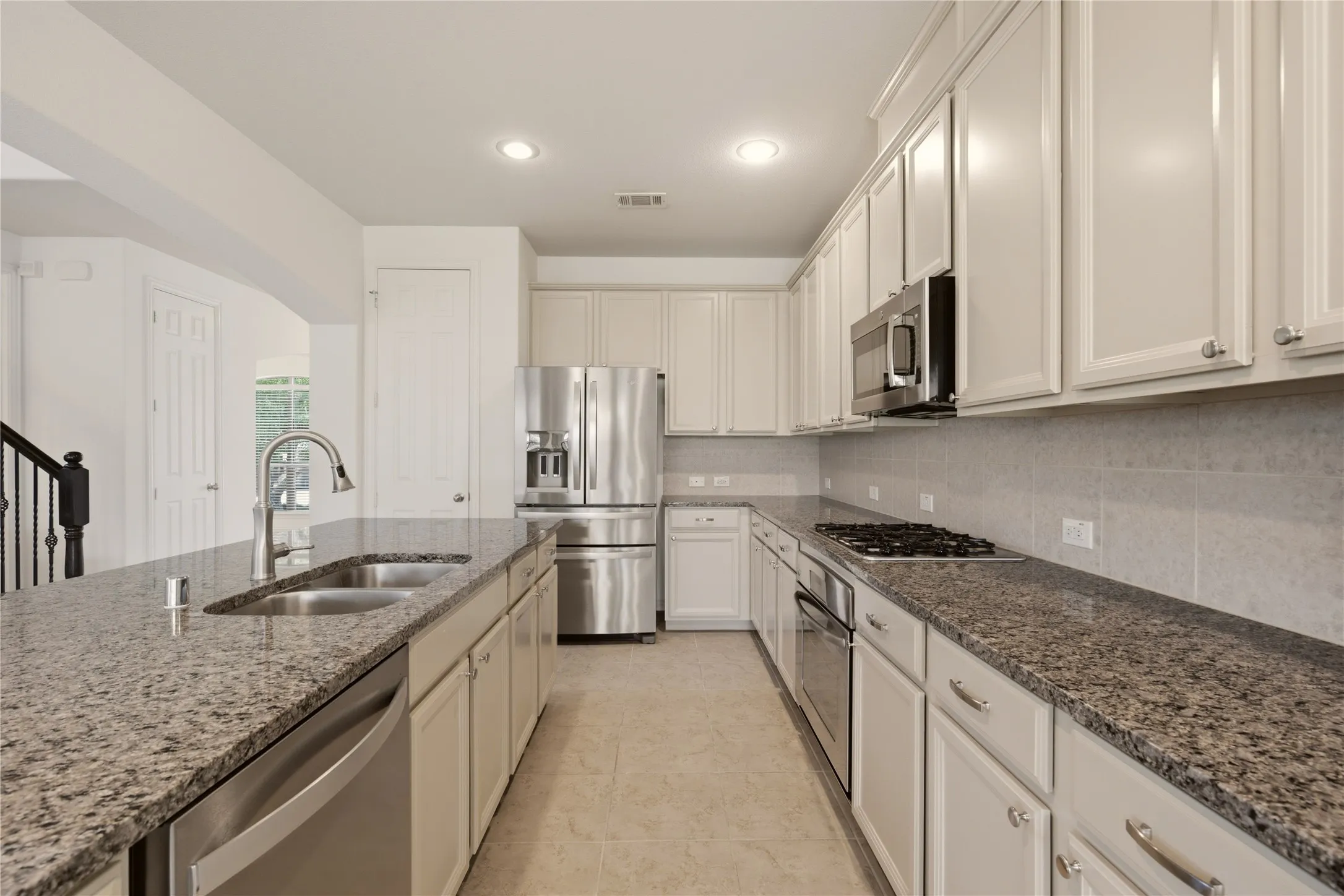 Single Family Residence For Sale in Collin County , 201 Oak Point Drive, Mc Kinney, Texas 75071, 4 Bedroom, 3 Bathroom, 2 Garage spaces, 3,075 Sqft, built in 2011, mls#21332261, Real Estate Agent in Mc Kinney, Homes For Sale in Collin county, Homes For Sale in Mc Kinney, Realtor in Mc Kinney Texas, Real Estate Brokerage Independent Realty Texas, Luminita Cordes Realtor
