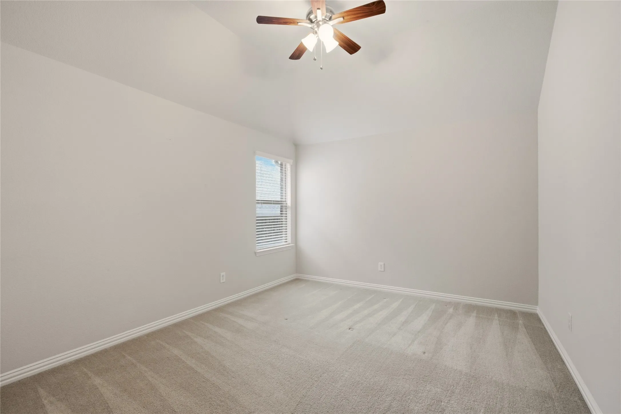 Single Family Residence For Sale in Collin County , 201 Oak Point Drive, Mc Kinney, Texas 75071, 4 Bedroom, 3 Bathroom, 2 Garage spaces, 3,075 Sqft, built in 2011, mls#21332261, Real Estate Agent in Mc Kinney, Homes For Sale in Collin county, Homes For Sale in Mc Kinney, Realtor in Mc Kinney Texas, Real Estate Brokerage Independent Realty Texas, Luminita Cordes Realtor