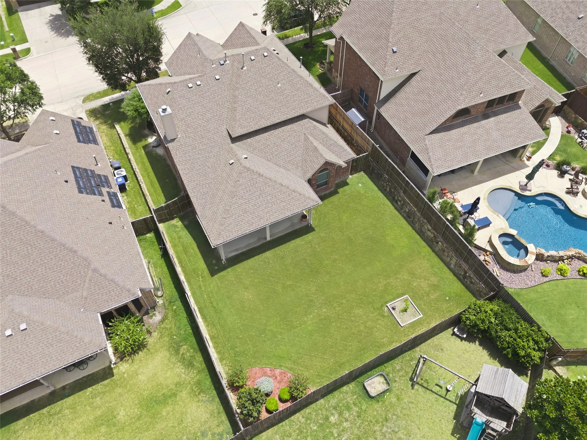 Single Family Residence For Sale in Collin County , 201 Oak Point Drive, Mc Kinney, Texas 75071, 4 Bedroom, 3 Bathroom, 2 Garage spaces, 3,075 Sqft, built in 2011, mls#21332261, Real Estate Agent in Mc Kinney, Homes For Sale in Collin county, Homes For Sale in Mc Kinney, Realtor in Mc Kinney Texas, Real Estate Brokerage Independent Realty Texas, Luminita Cordes Realtor