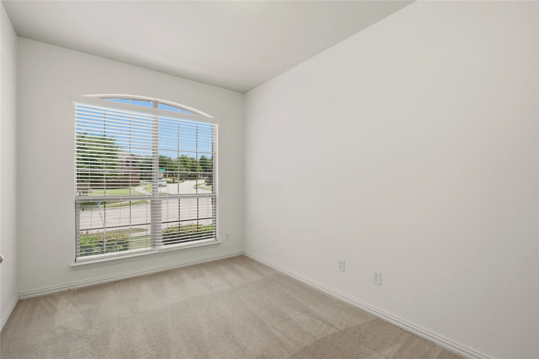 Single Family Residence For Sale in Collin County , 201 Oak Point Drive, Mc Kinney, Texas 75071, 4 Bedroom, 3 Bathroom, 2 Garage spaces, 3,075 Sqft, built in 2011, mls#21332261, Real Estate Agent in Mc Kinney, Homes For Sale in Collin county, Homes For Sale in Mc Kinney, Realtor in Mc Kinney Texas, Real Estate Brokerage Independent Realty Texas, Luminita Cordes Realtor