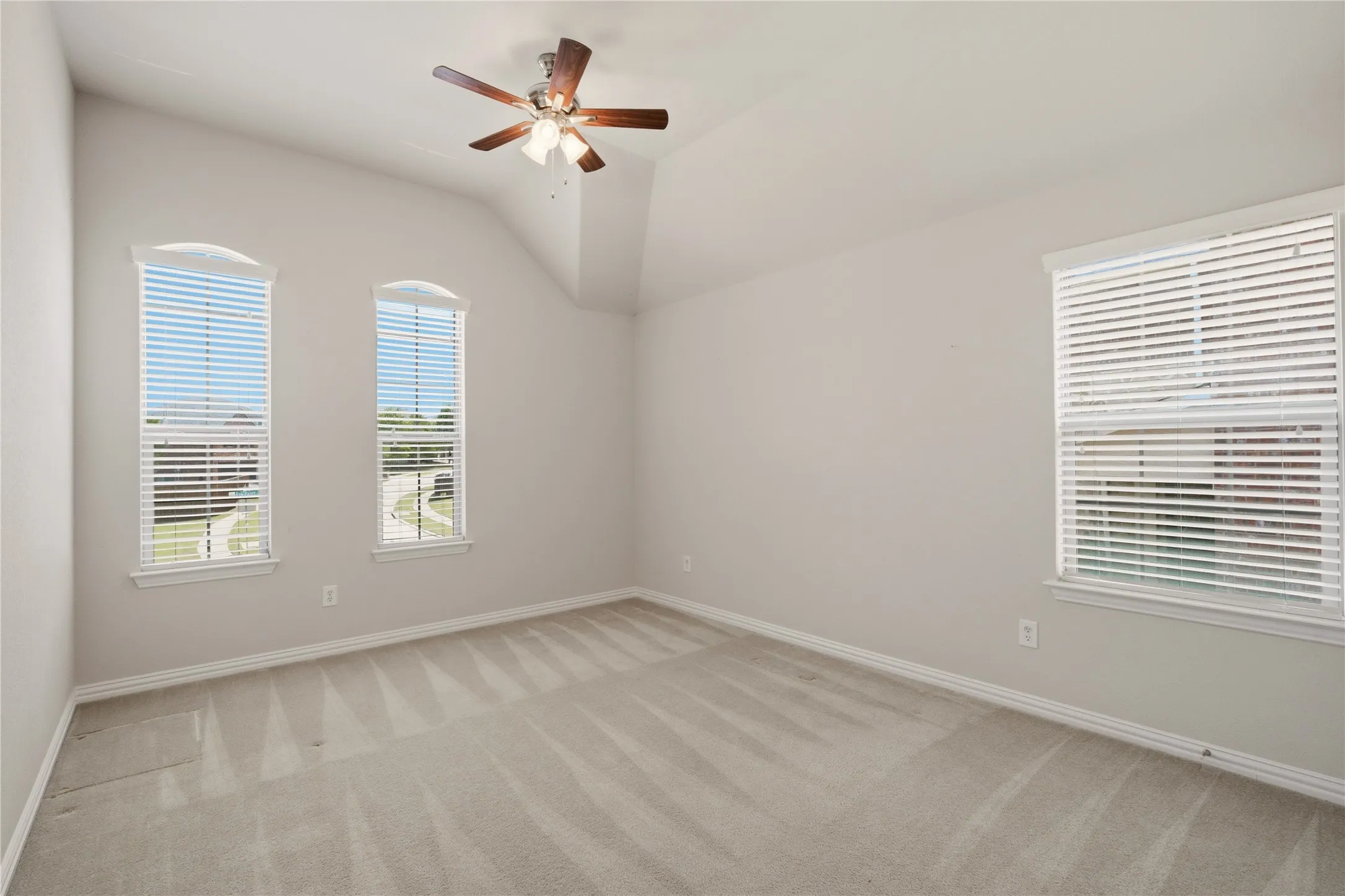 Single Family Residence For Sale in Collin County , 201 Oak Point Drive, Mc Kinney, Texas 75071, 4 Bedroom, 3 Bathroom, 2 Garage spaces, 3,075 Sqft, built in 2011, mls#21332261, Real Estate Agent in Mc Kinney, Homes For Sale in Collin county, Homes For Sale in Mc Kinney, Realtor in Mc Kinney Texas, Real Estate Brokerage Independent Realty Texas, Luminita Cordes Realtor