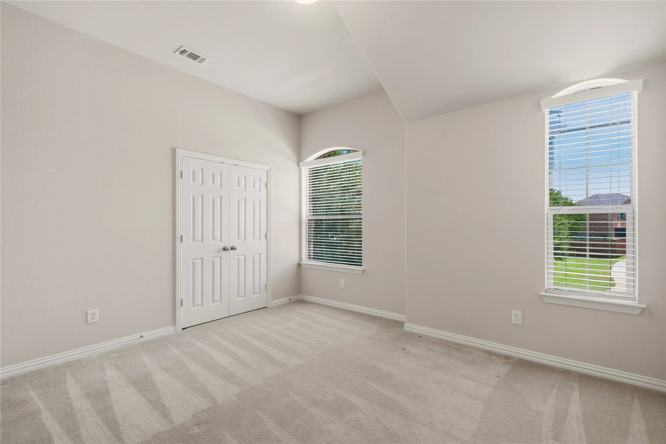 Single Family Residence For Sale in Collin County , 201 Oak Point Drive, Mc Kinney, Texas 75071, 4 Bedroom, 3 Bathroom, 2 Garage spaces, 3,075 Sqft, built in 2011, mls#21332261, Real Estate Agent in Mc Kinney, Homes For Sale in Collin county, Homes For Sale in Mc Kinney, Realtor in Mc Kinney Texas, Real Estate Brokerage Independent Realty Texas, Luminita Cordes Realtor