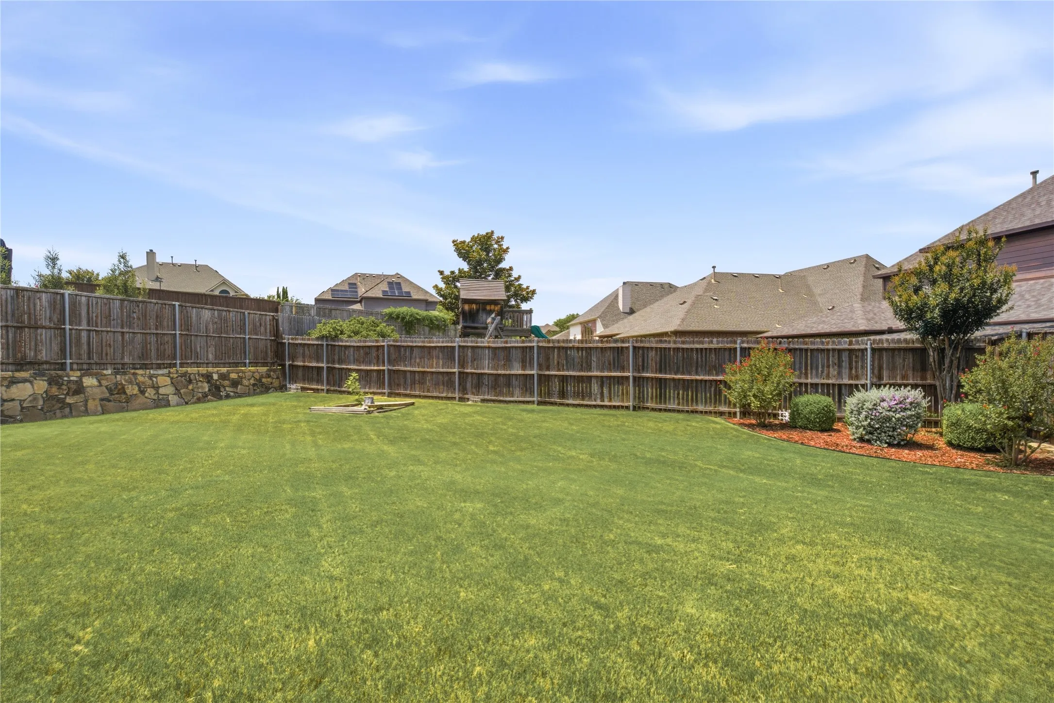 Single Family Residence For Sale in Collin County , 201 Oak Point Drive, Mc Kinney, Texas 75071, 4 Bedroom, 3 Bathroom, 2 Garage spaces, 3,075 Sqft, built in 2011, mls#21332261, Real Estate Agent in Mc Kinney, Homes For Sale in Collin county, Homes For Sale in Mc Kinney, Realtor in Mc Kinney Texas, Real Estate Brokerage Independent Realty Texas, Luminita Cordes Realtor