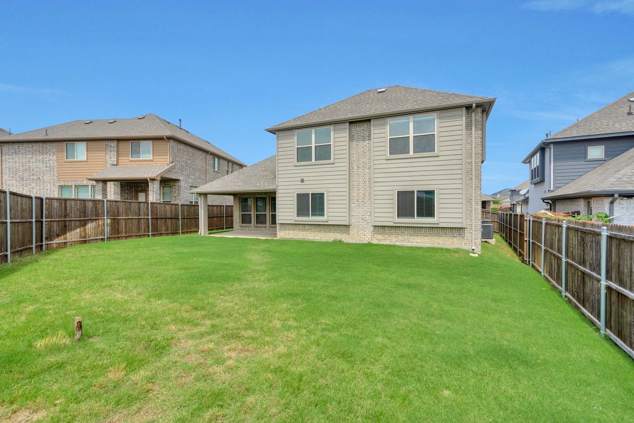 Single Family Residence For Rent in Denton County , 1217 Snowbird Drive, Little Elm, Texas 75068, 4 Bedroom, 3 Bathroom, 2 Garage spaces, 2,762 Sqft, built in 2019, mls#21340505, Real Estate Agent in Little Elm, Homes For Rent in Denton county, Homes For Rent in Little Elm, Realtor in Little Elm Texas, Real Estate Brokerage Independent Realty Texas, Luminita Cordes Realtor