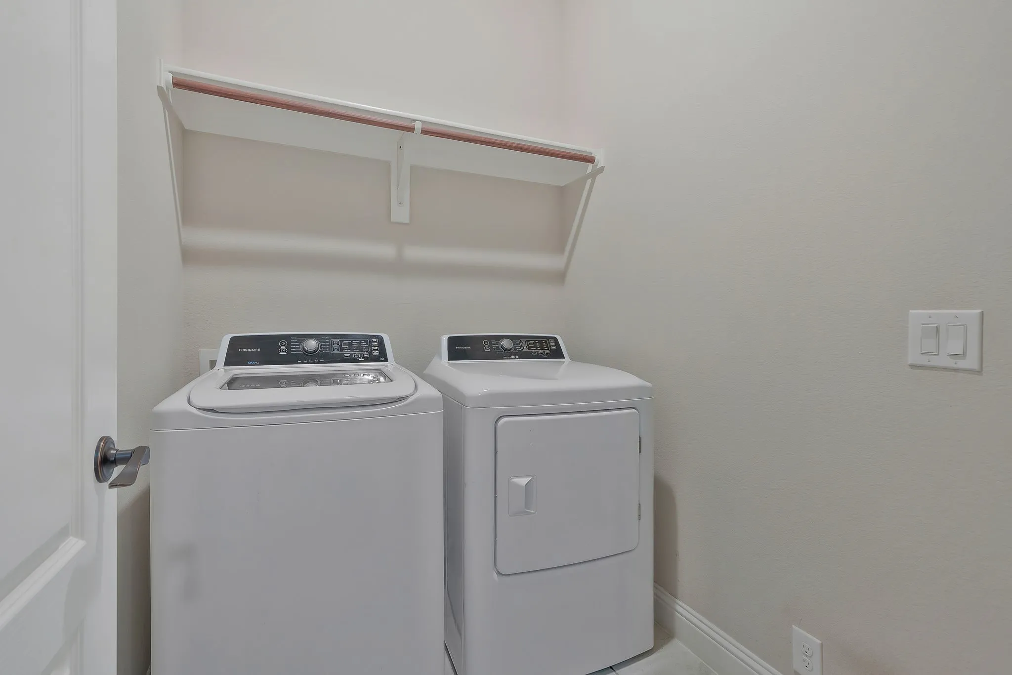 Single Family Residence For Rent in Denton County , 1217 Snowbird Drive, Little Elm, Texas 75068, 4 Bedroom, 3 Bathroom, 2 Garage spaces, 2,762 Sqft, built in 2019, mls#21340505, Real Estate Agent in Little Elm, Homes For Rent in Denton county, Homes For Rent in Little Elm, Realtor in Little Elm Texas, Real Estate Brokerage Independent Realty Texas, Luminita Cordes Realtor