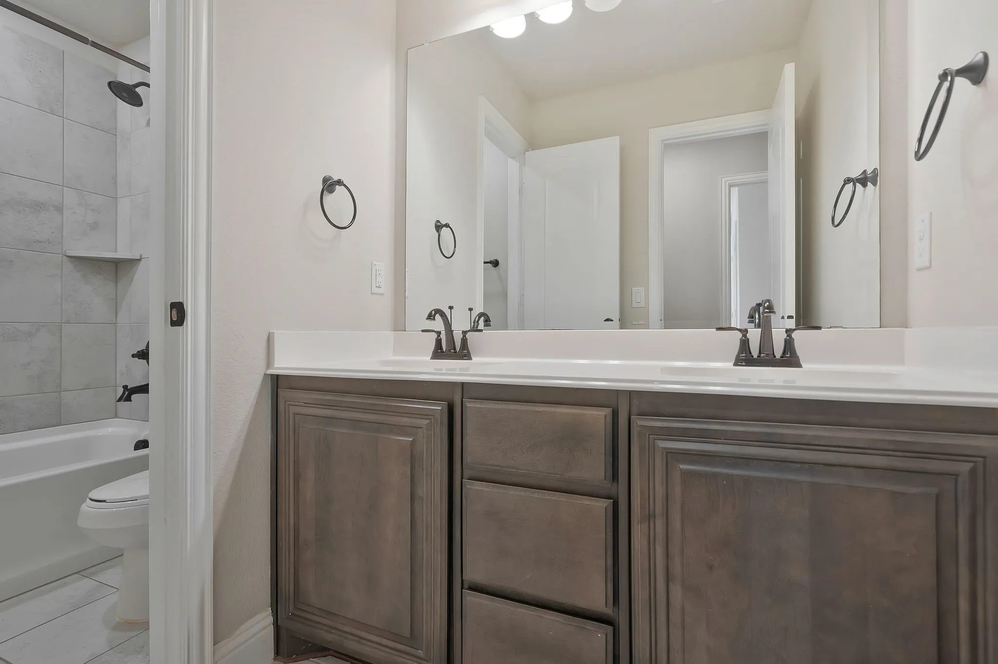 Full bath, downstairs