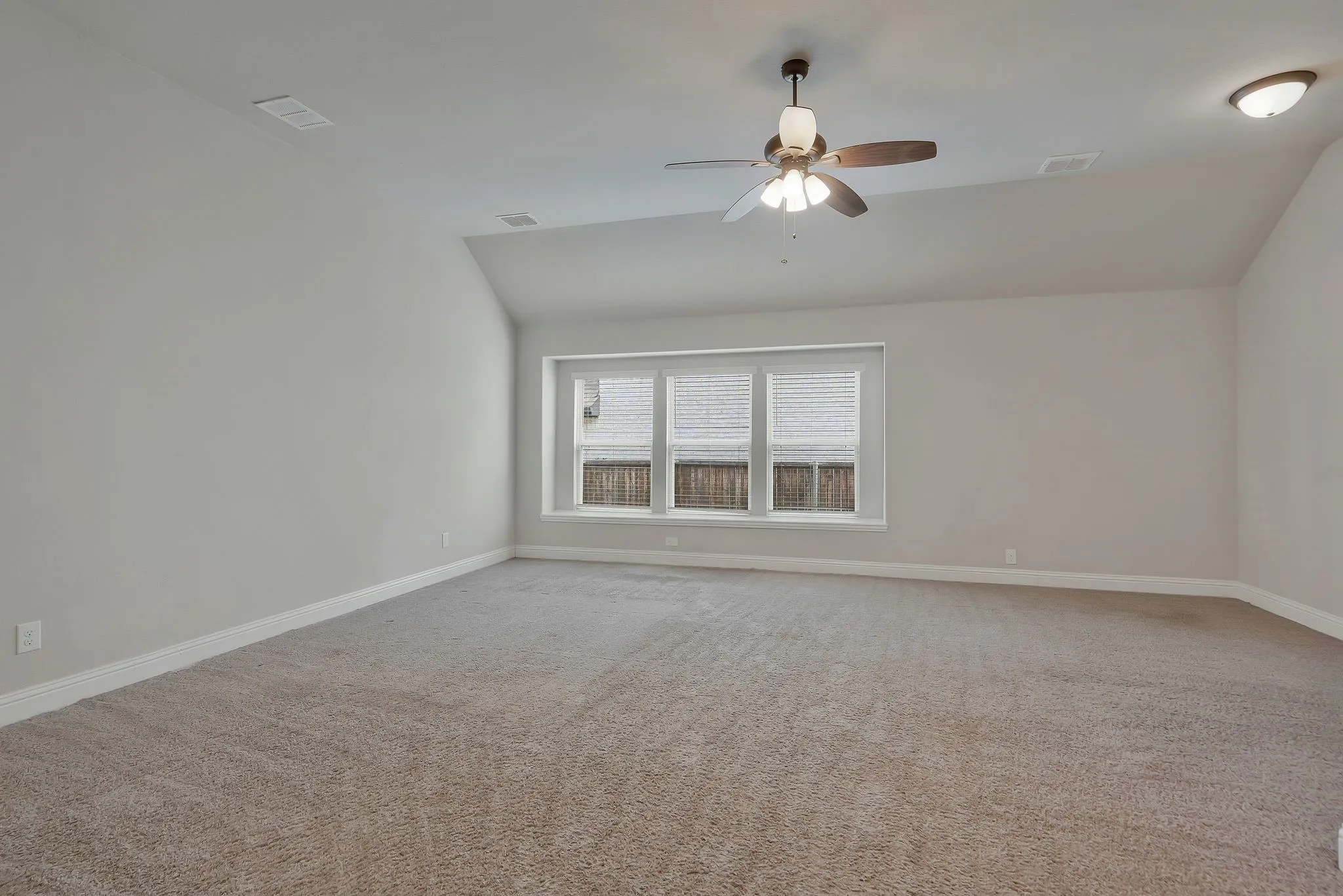 Single Family Residence For Rent in Denton County , 1217 Snowbird Drive, Little Elm, Texas 75068, 4 Bedroom, 3 Bathroom, 2 Garage spaces, 2,762 Sqft, built in 2019, mls#21340505, Real Estate Agent in Little Elm, Homes For Rent in Denton county, Homes For Rent in Little Elm, Realtor in Little Elm Texas, Real Estate Brokerage Independent Realty Texas, Luminita Cordes Realtor