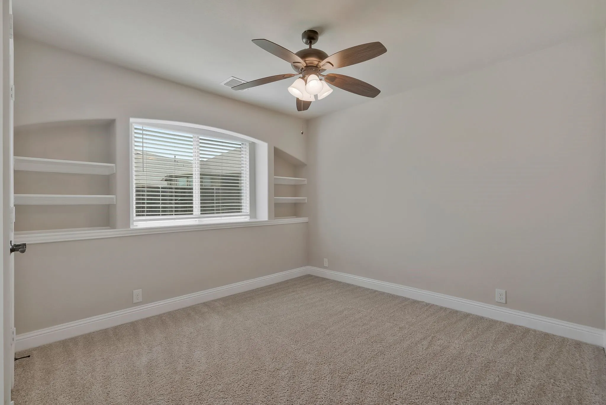Single Family Residence For Rent in Denton County , 1217 Snowbird Drive, Little Elm, Texas 75068, 4 Bedroom, 3 Bathroom, 2 Garage spaces, 2,762 Sqft, built in 2019, mls#21340505, Real Estate Agent in Little Elm, Homes For Rent in Denton county, Homes For Rent in Little Elm, Realtor in Little Elm Texas, Real Estate Brokerage Independent Realty Texas, Luminita Cordes Realtor